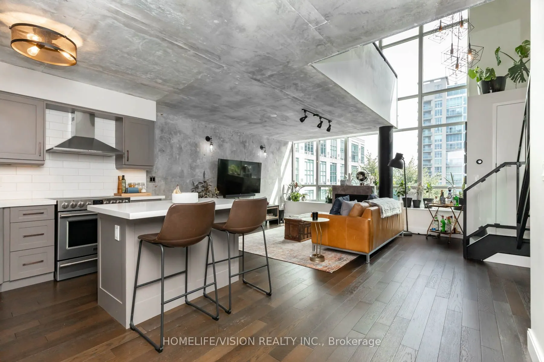 250 Manitoba Street, #704