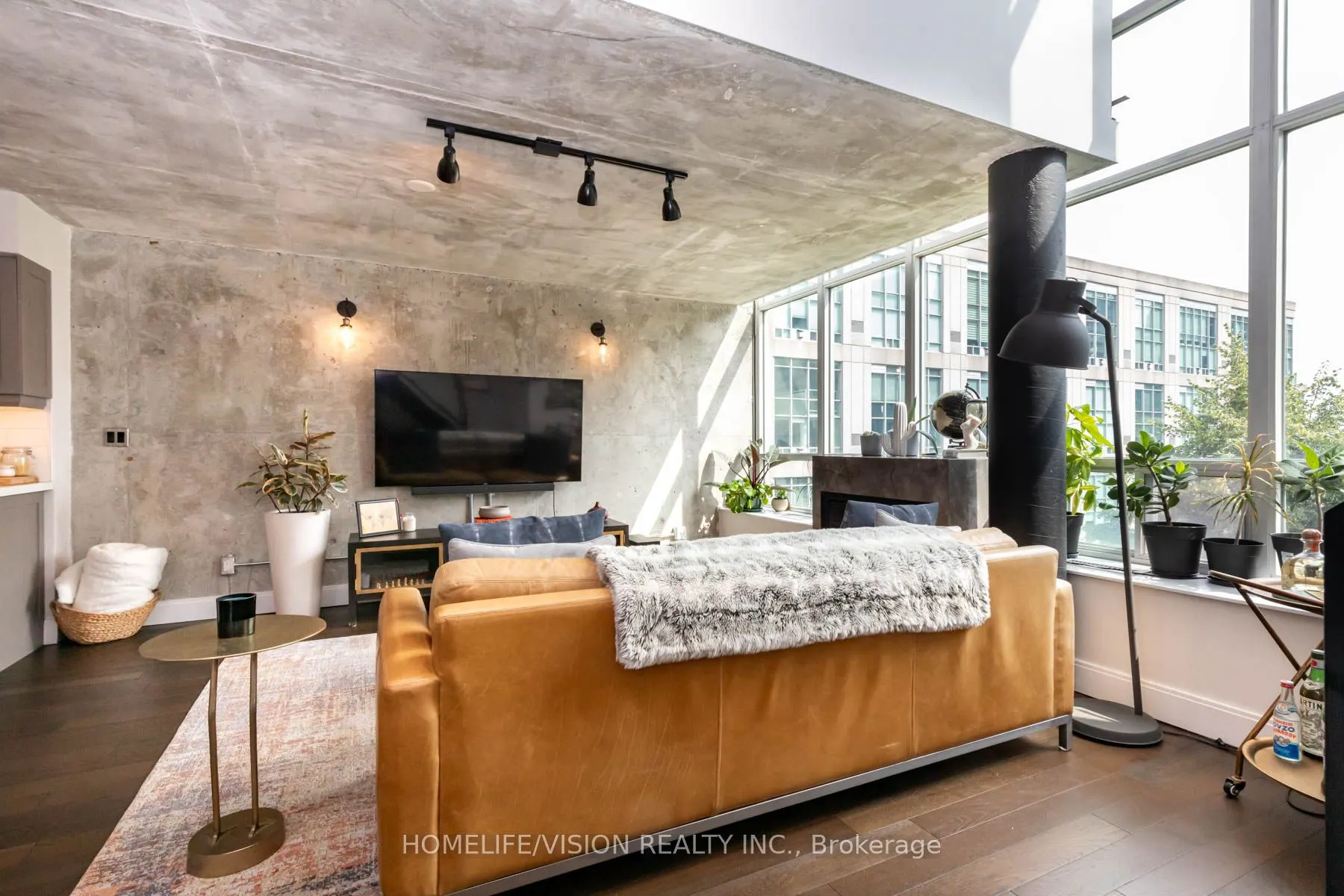 250 Manitoba Street, #704