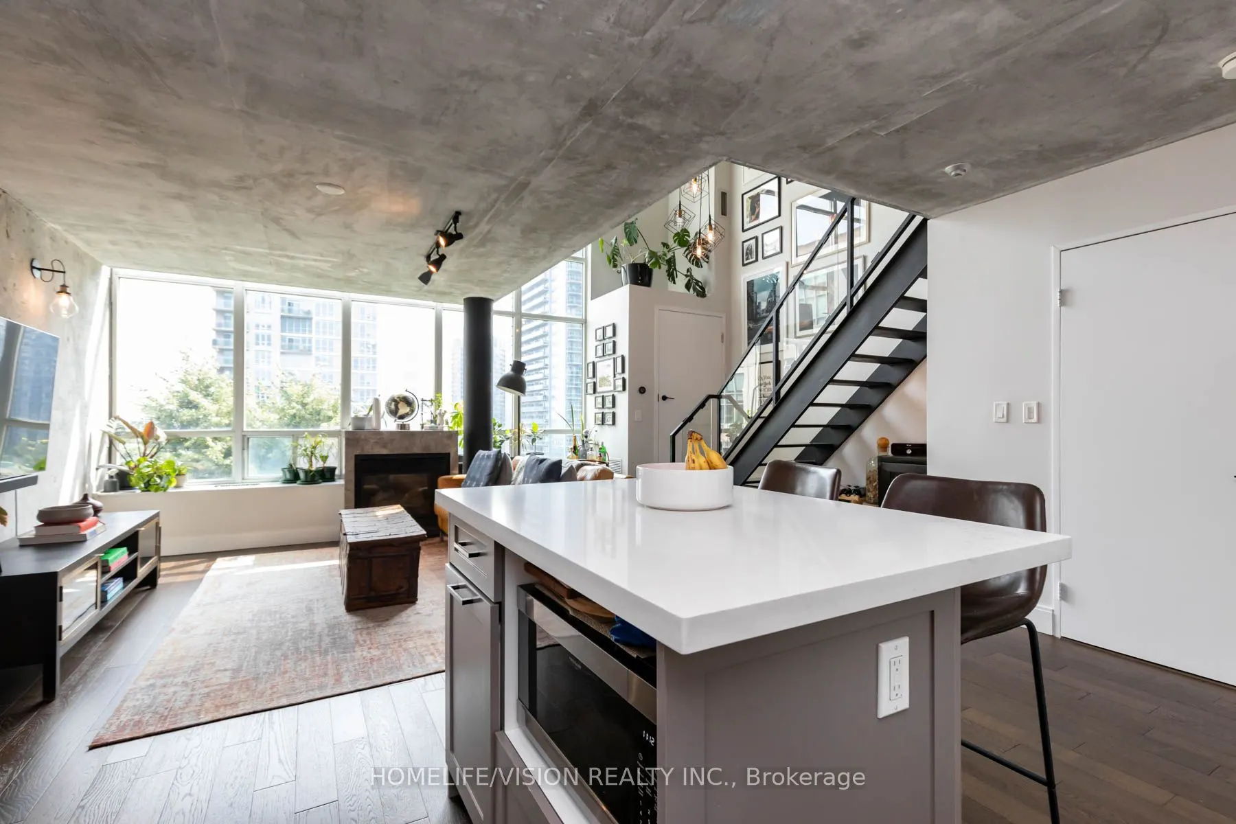 250 Manitoba Street, #704