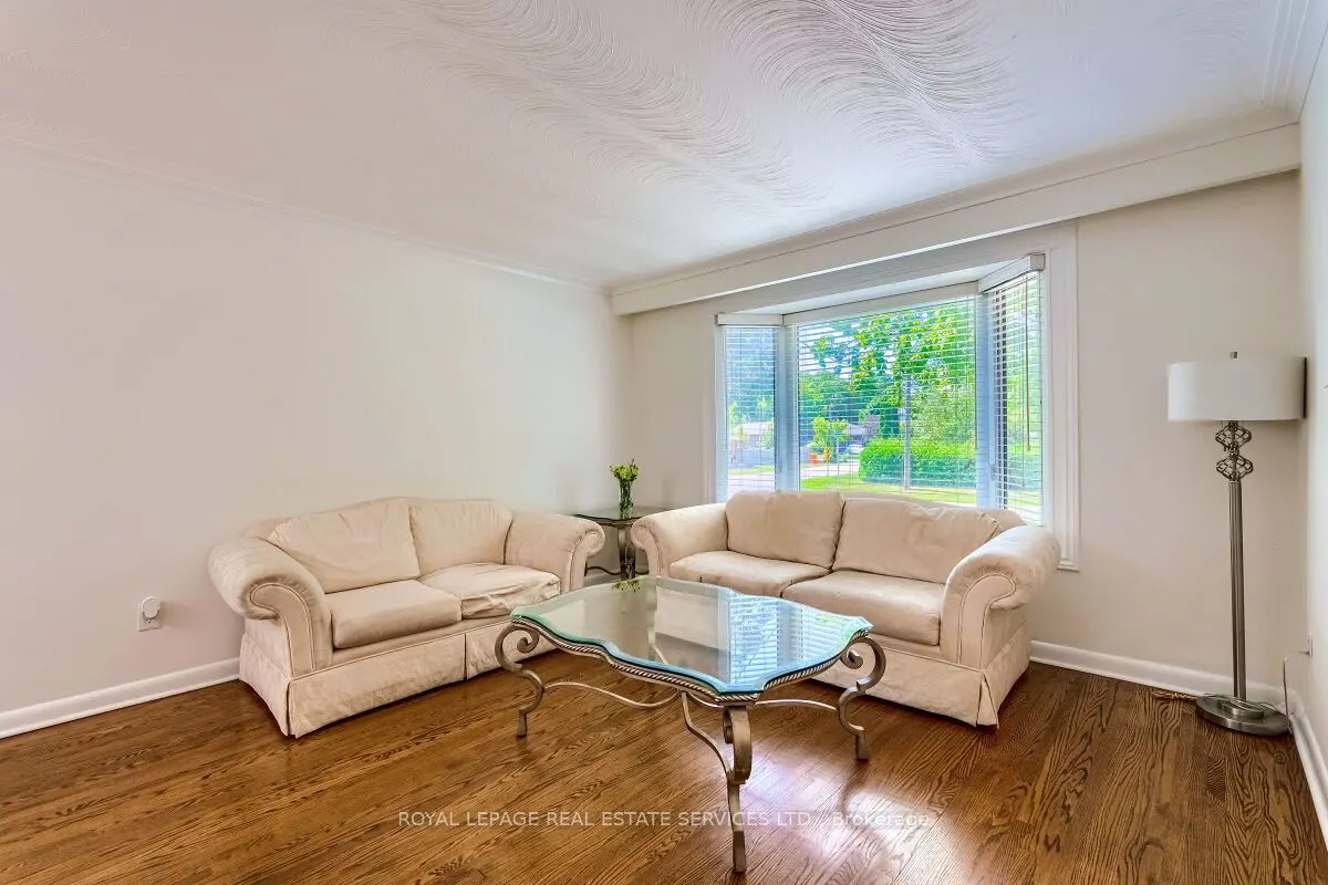 553 Taplow Crescent
