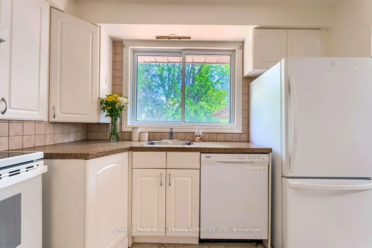 553 Taplow Crescent
