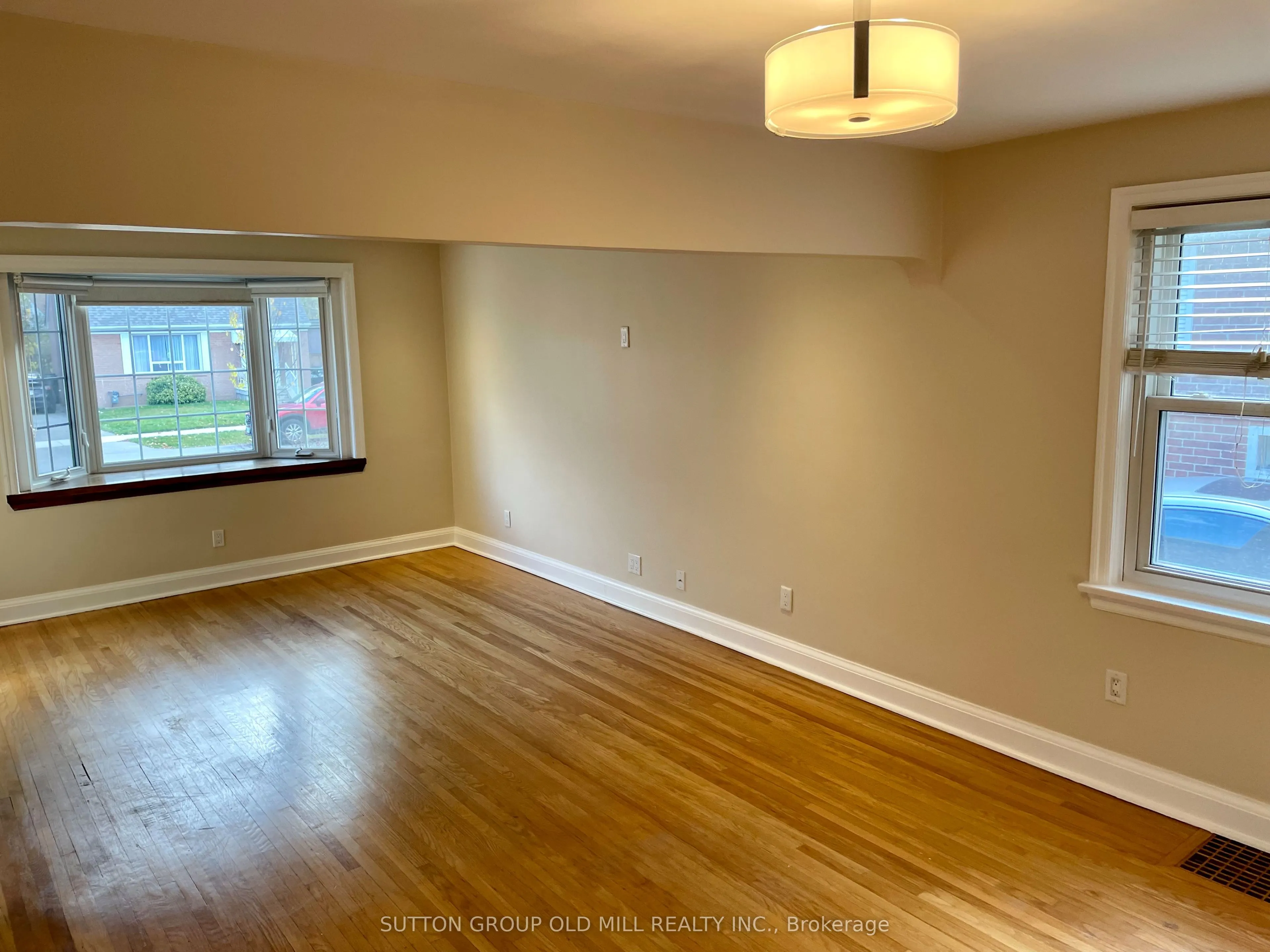 8 Westleigh Crescent
