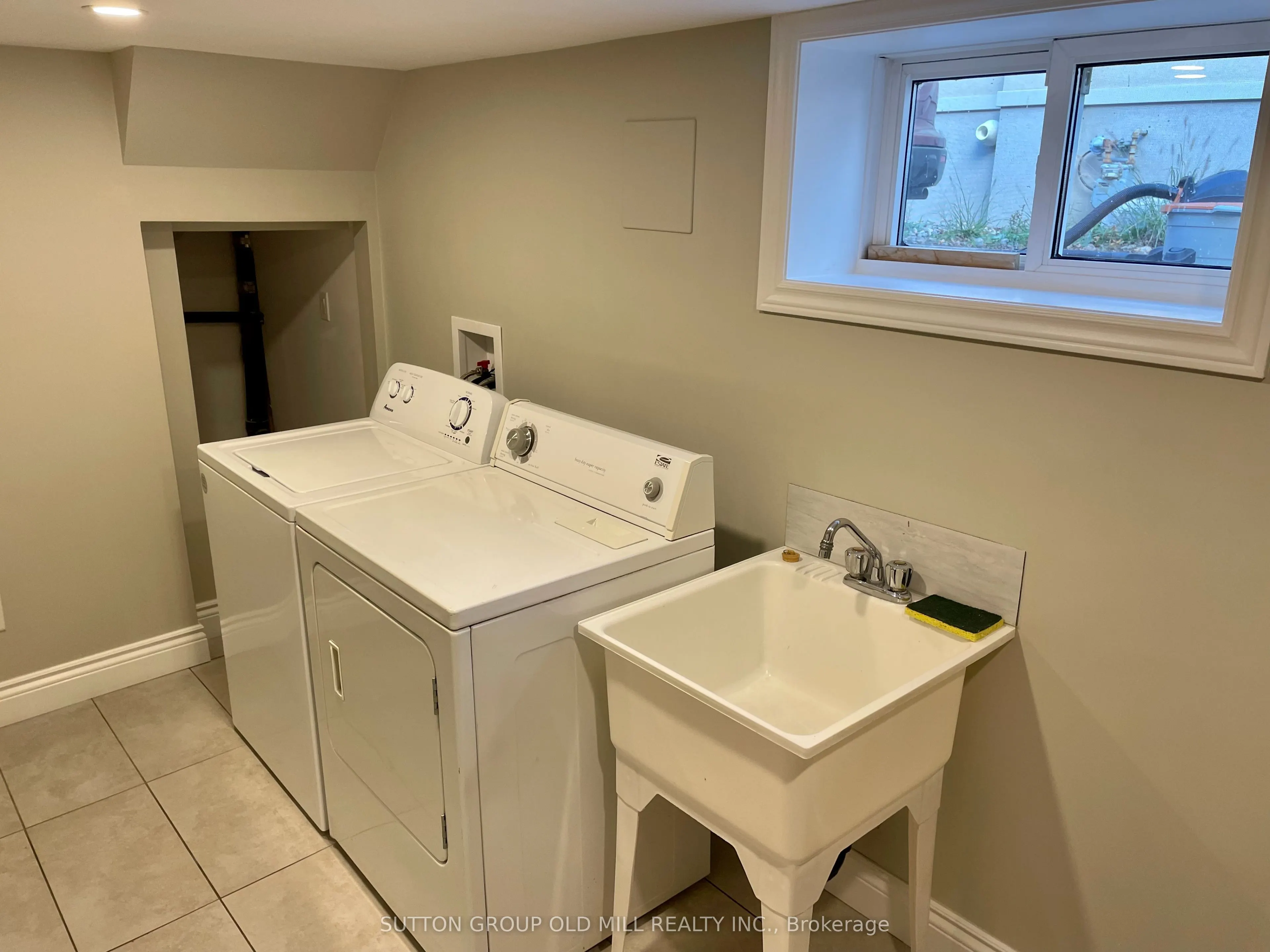 8 Westleigh Crescent