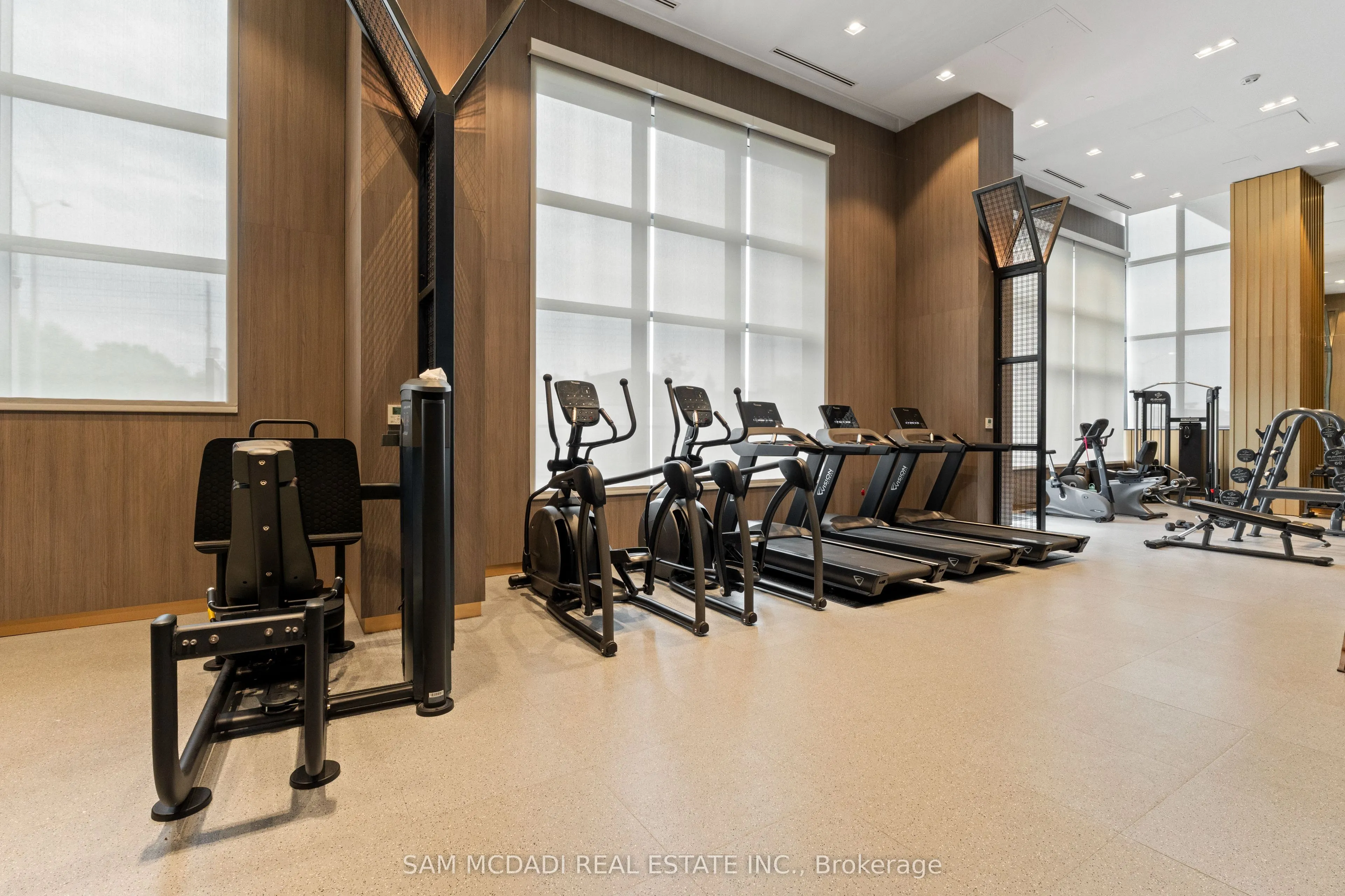 395 Dundas Street, #819