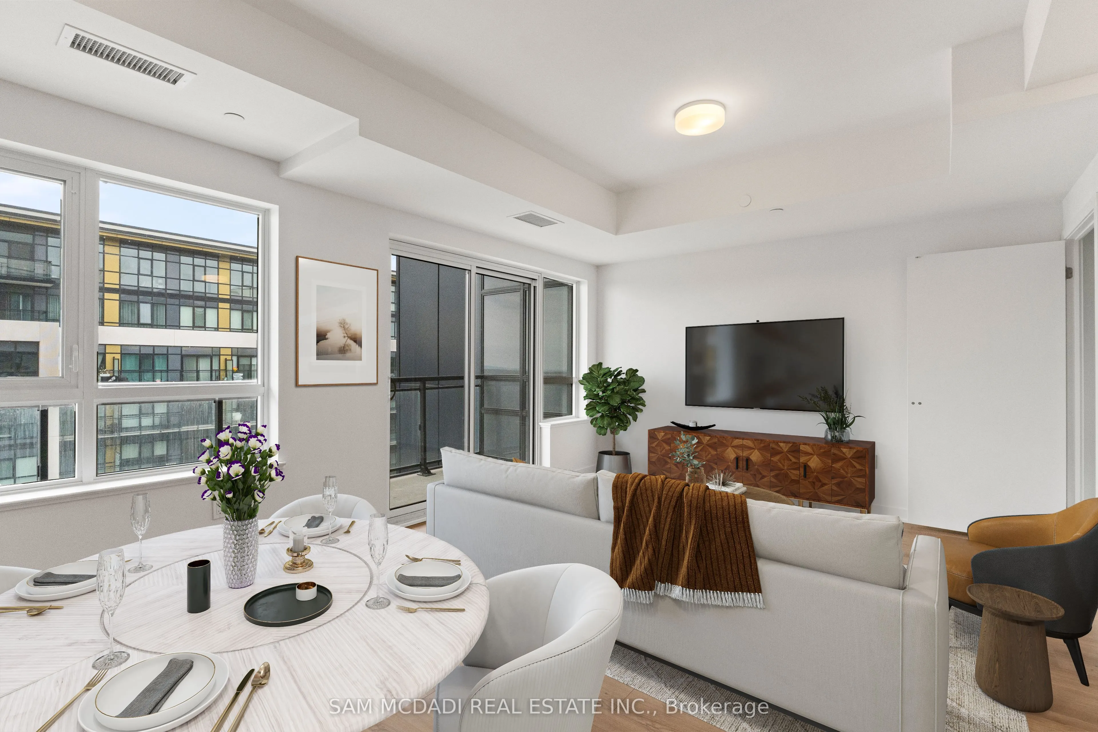 395 Dundas Street, #819