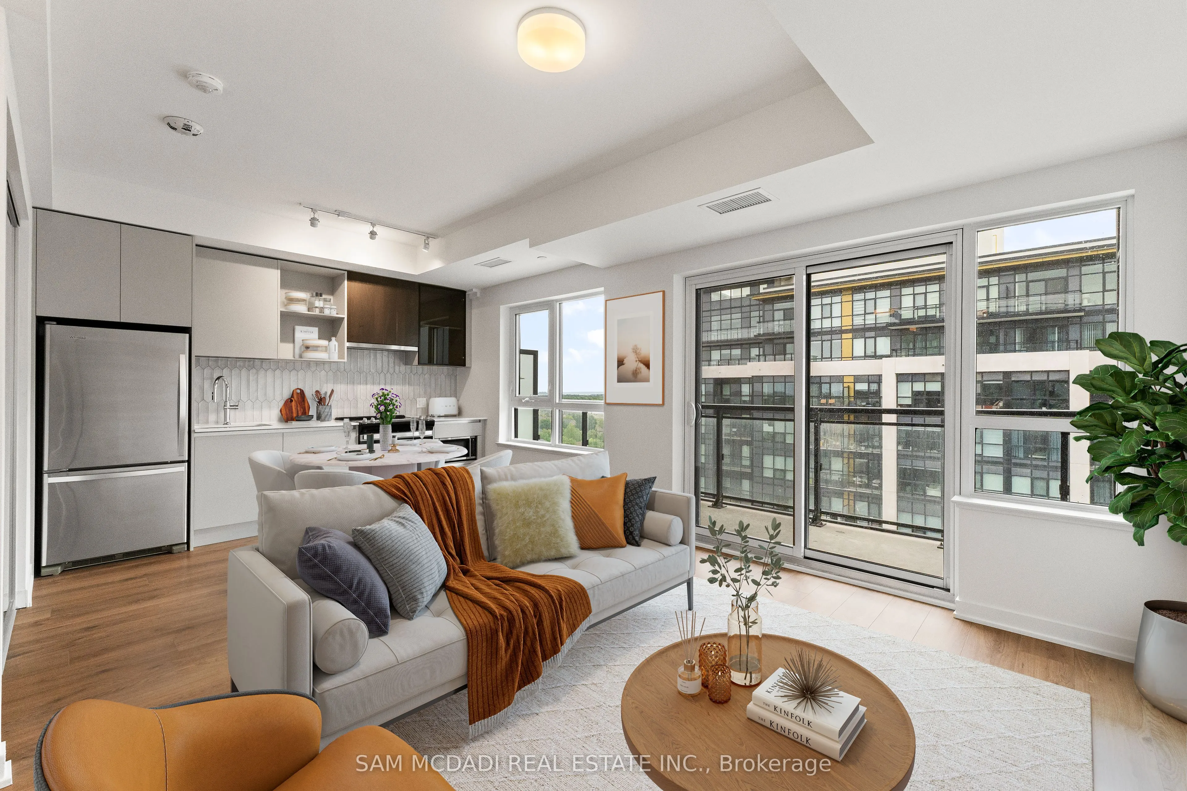 395 Dundas Street, #819