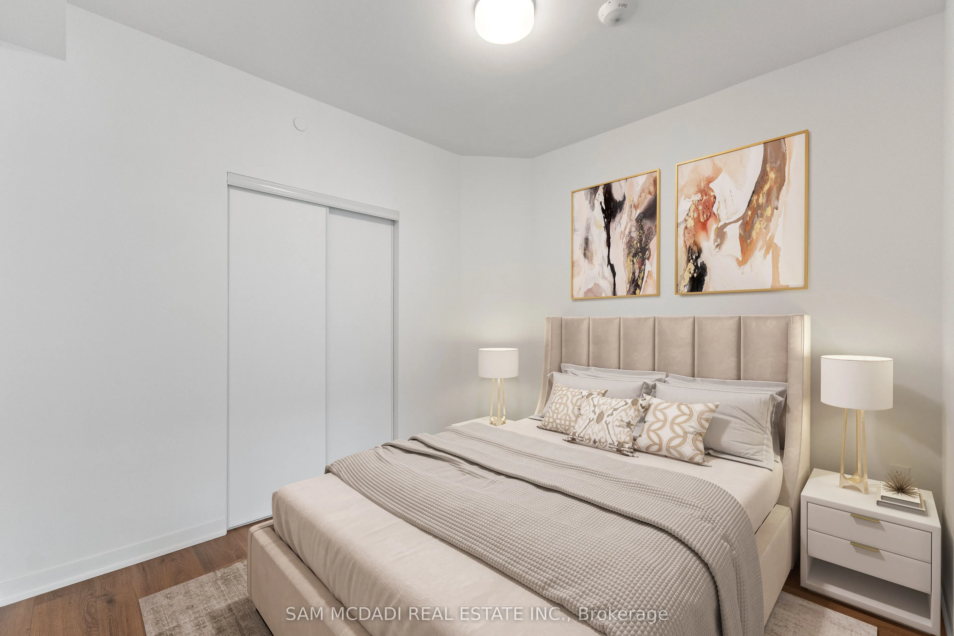 395 Dundas Street, #819