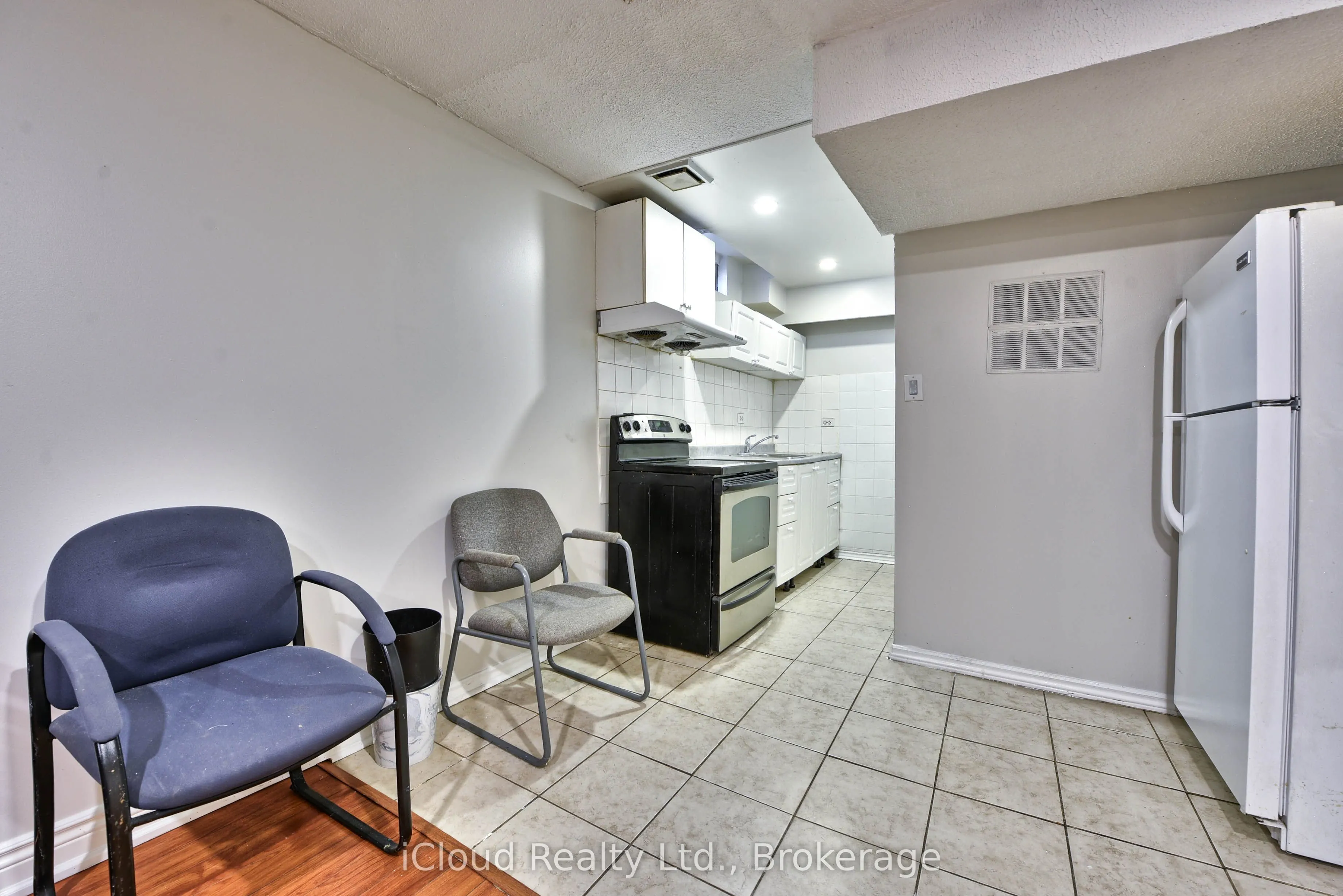 14 Timberlane Drive