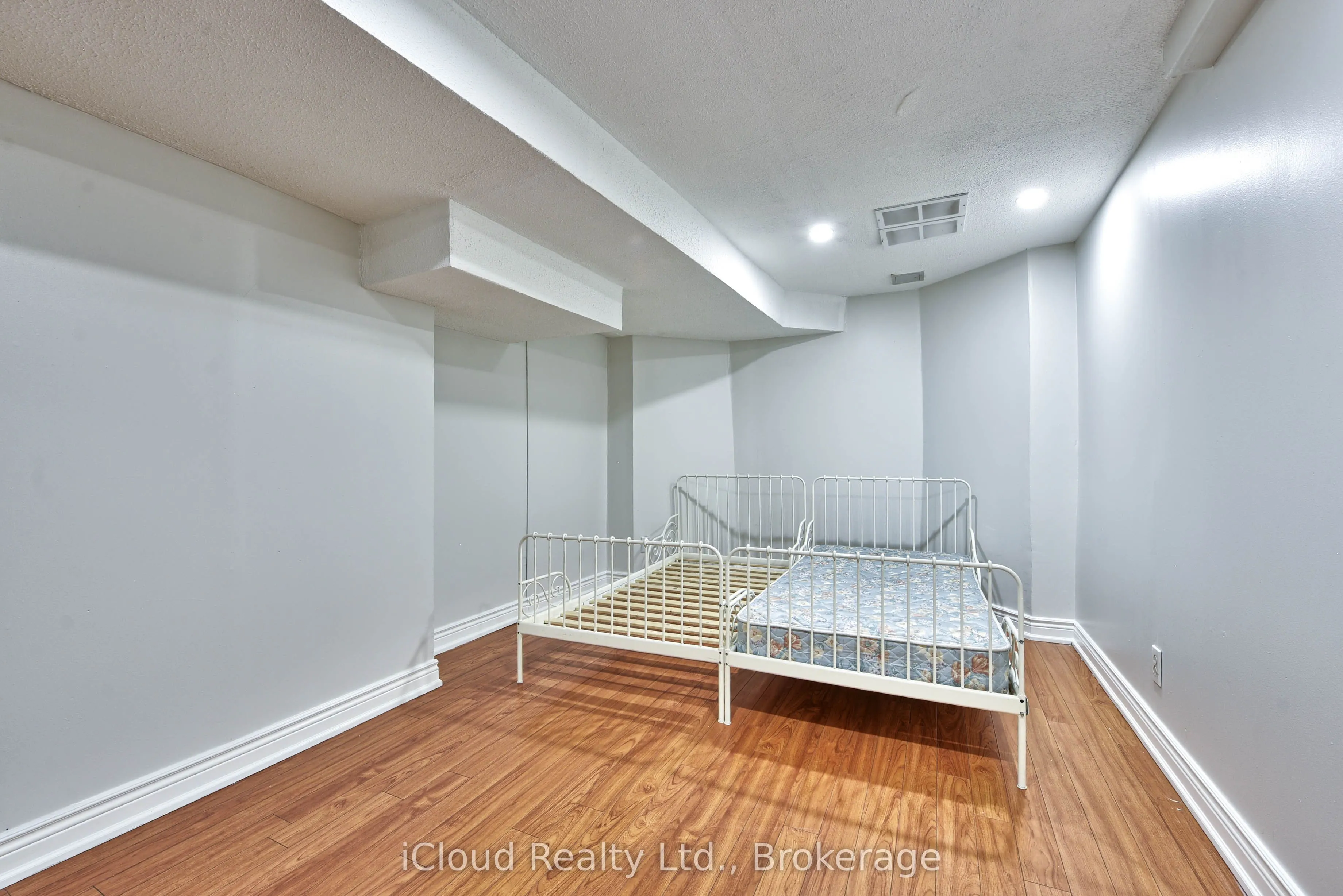 14 Timberlane Drive