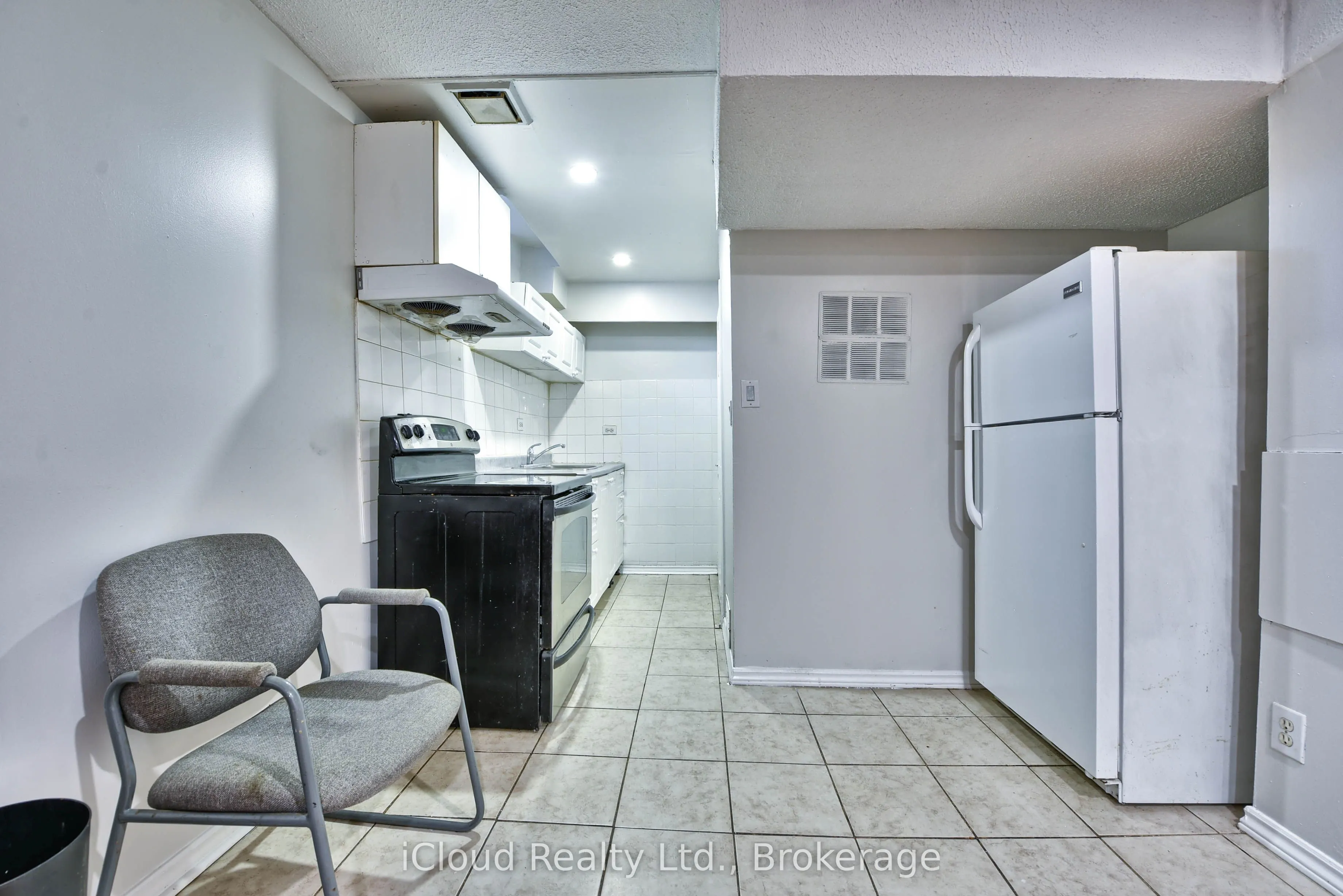 14 Timberlane Drive