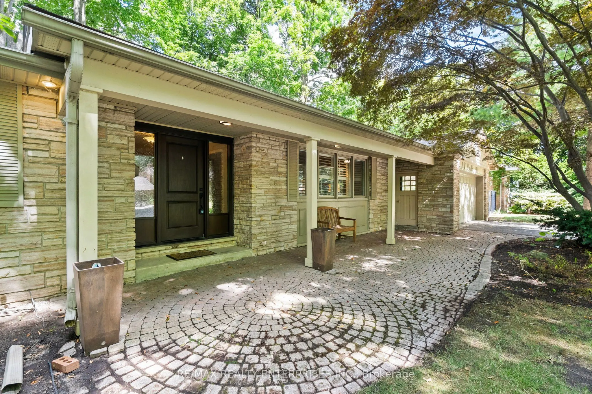 1867 Will Scarlett Drive