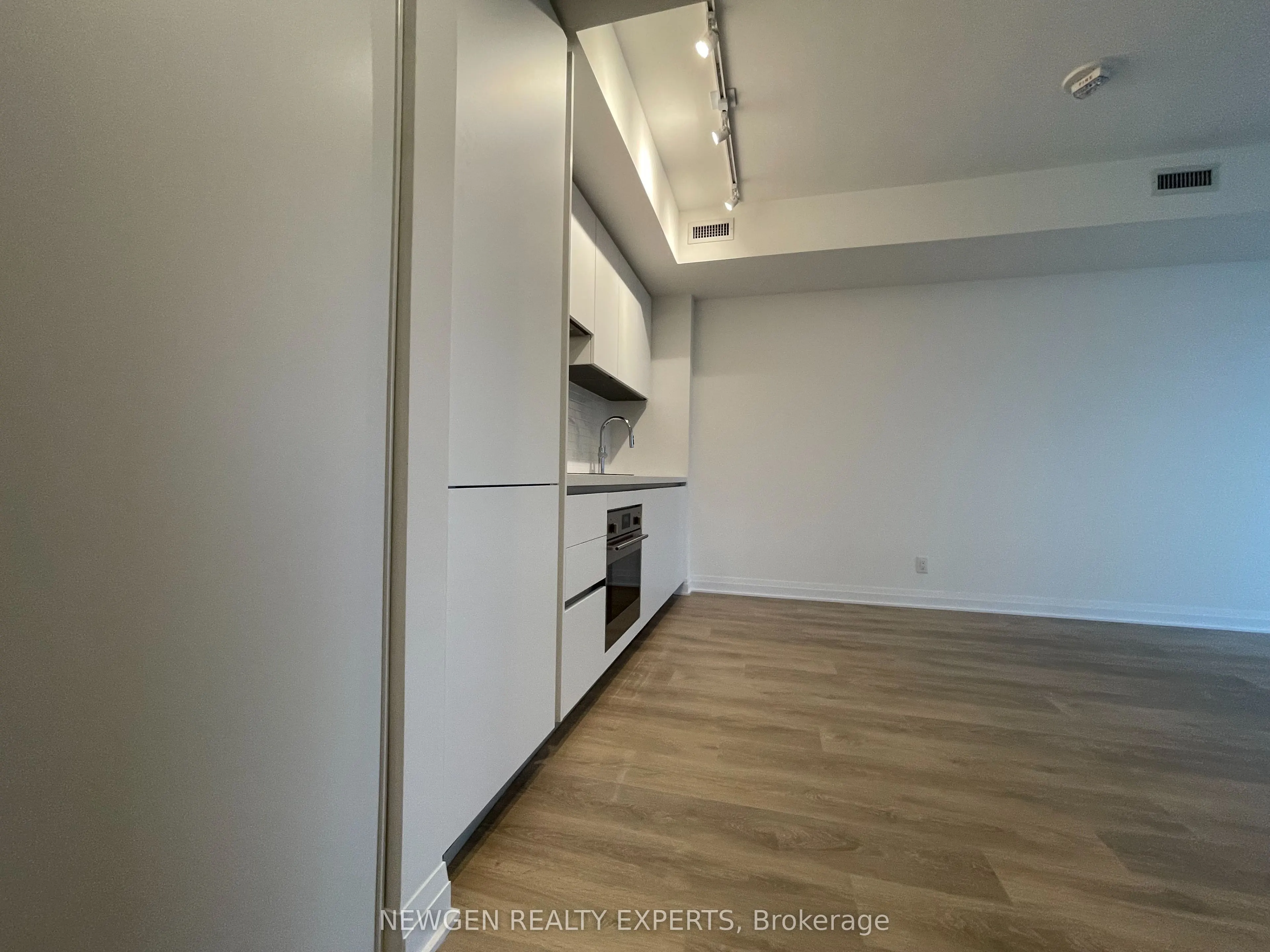 4015 The Exchange, #1601