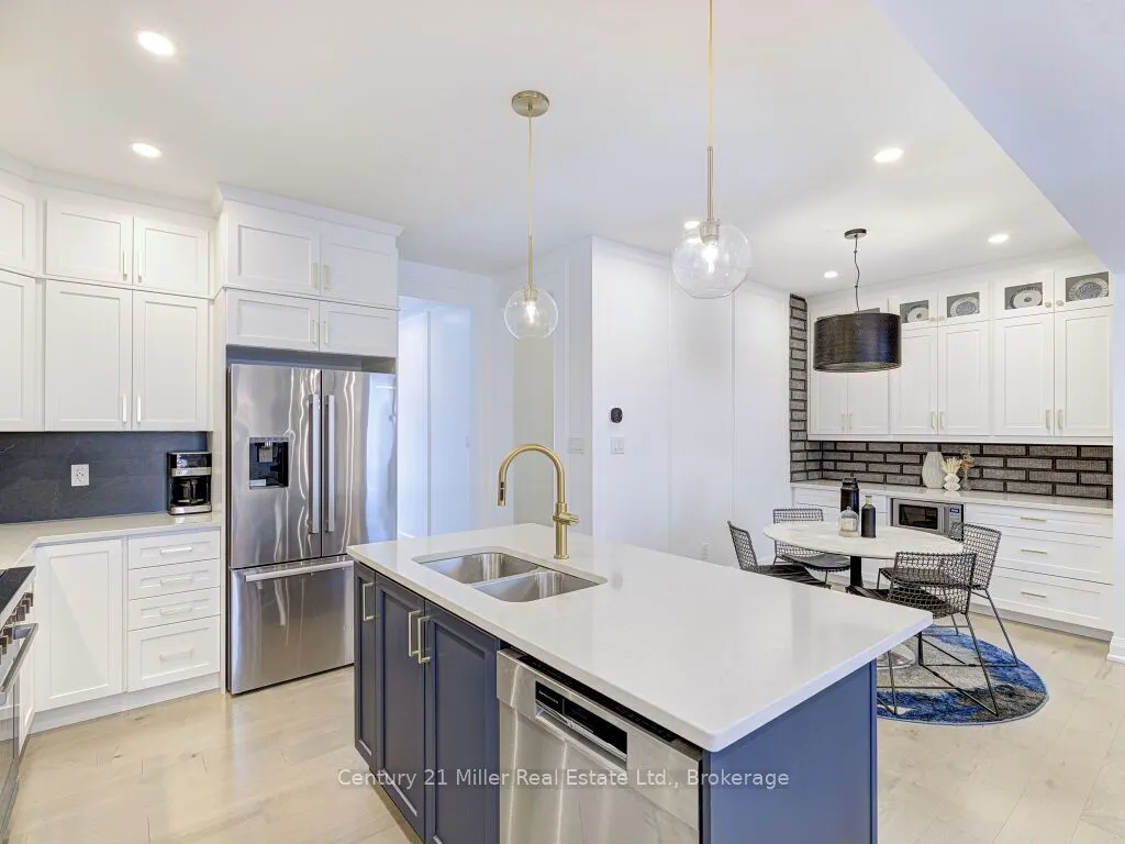 517 Kennedy Circle W