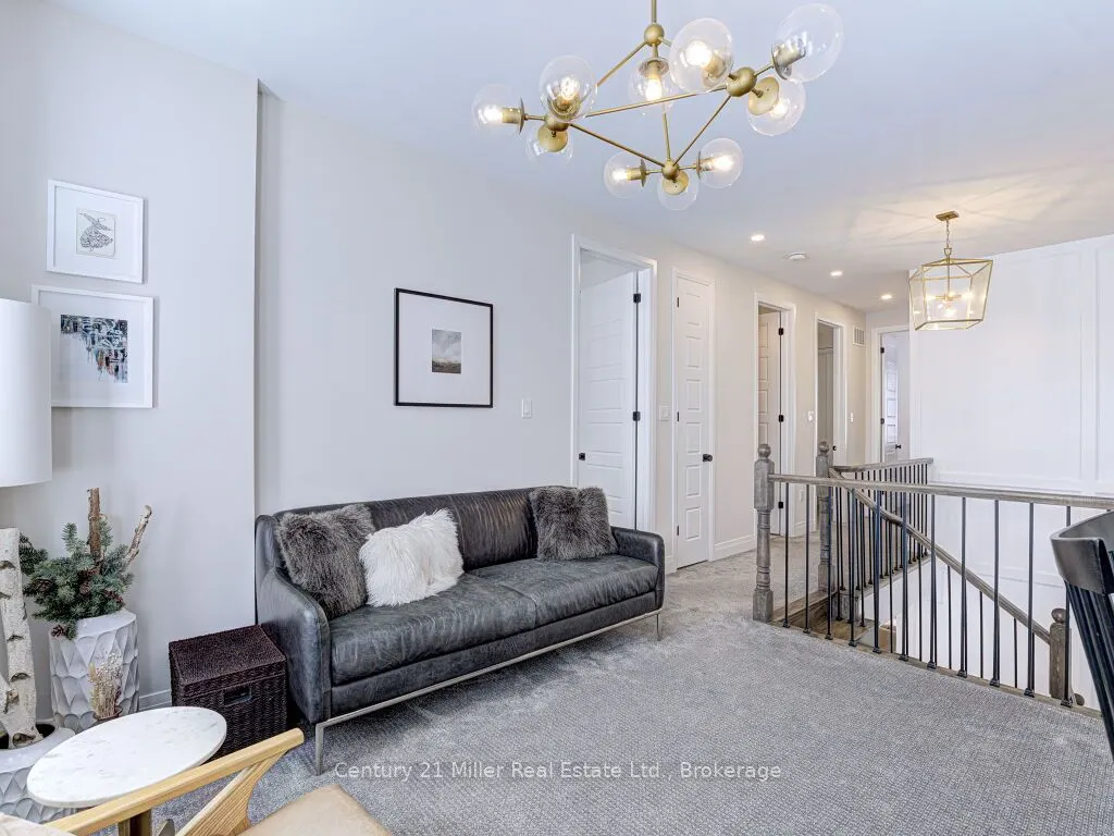 517 Kennedy Circle W