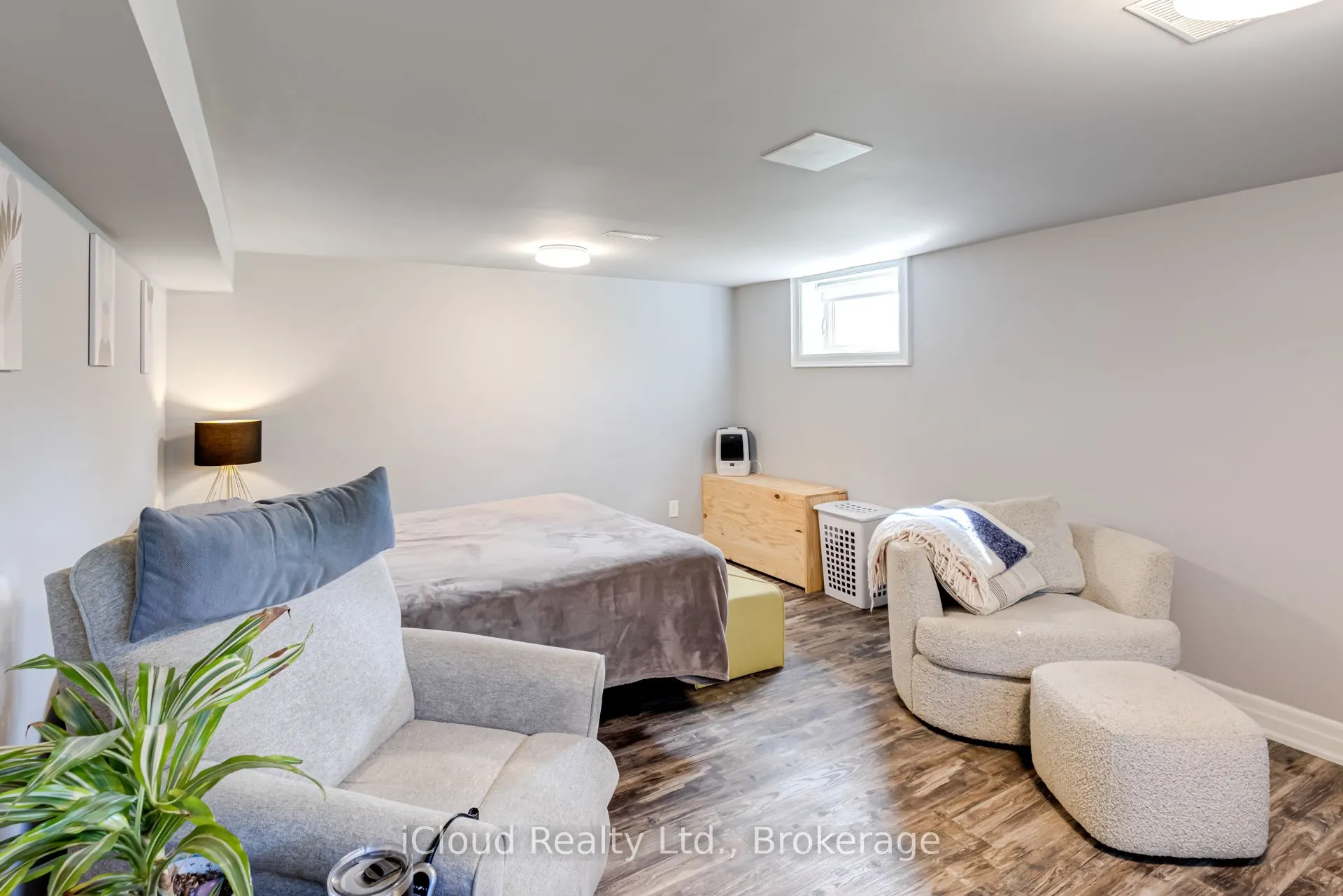 43 Sherwood Crescent