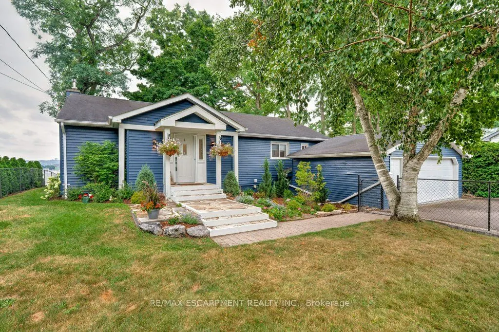 636 WEST OVAL Drive