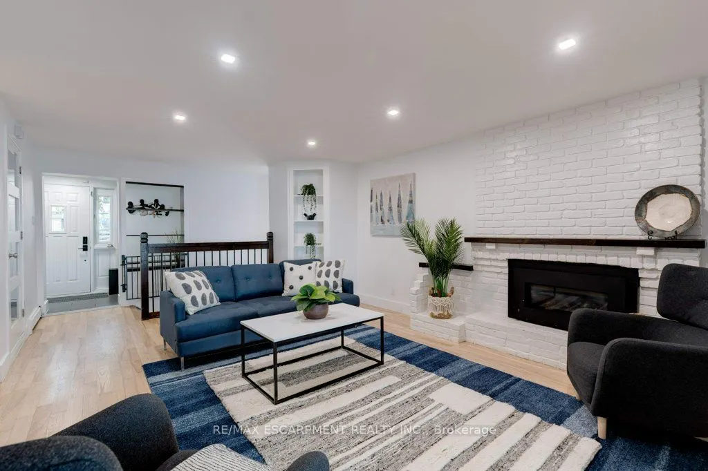 636 WEST OVAL Drive