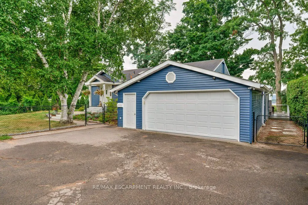 636 WEST OVAL Drive