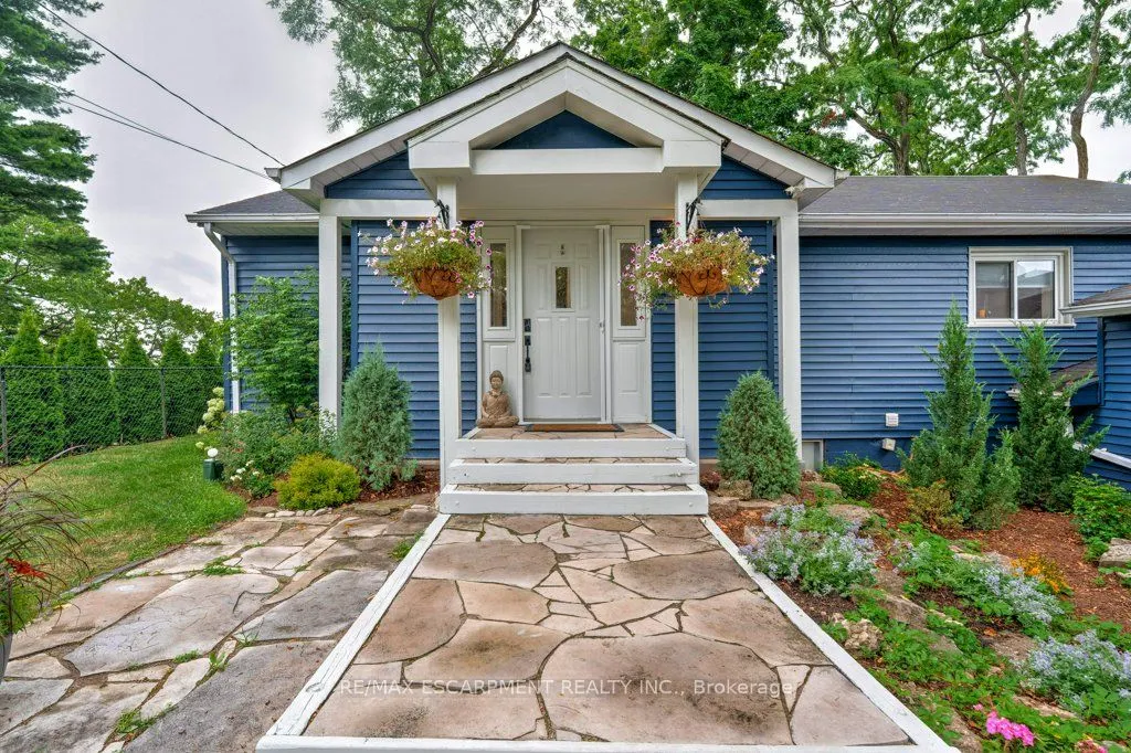636 WEST OVAL Drive