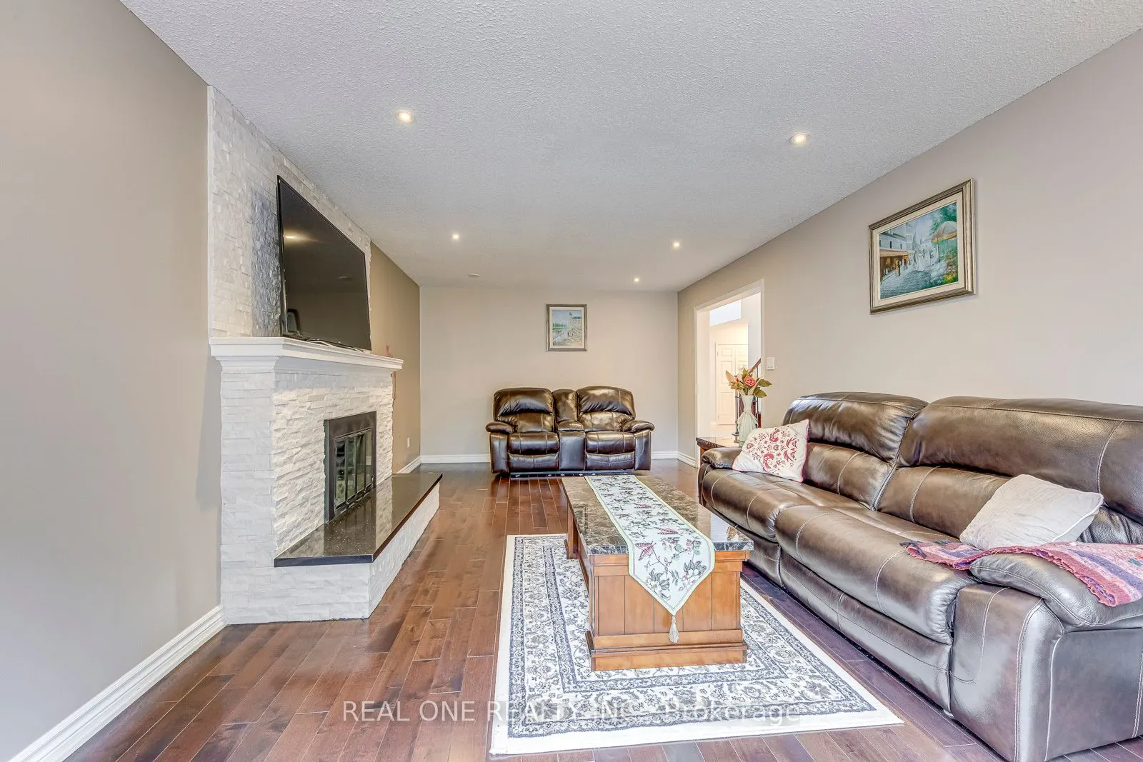 1237 Woodview Drive