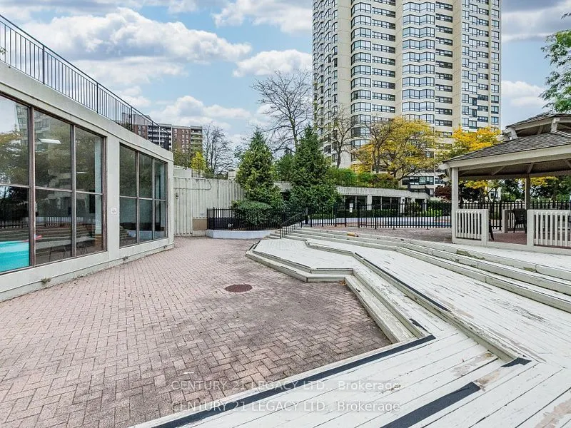 8 Lisa Street E, #1402