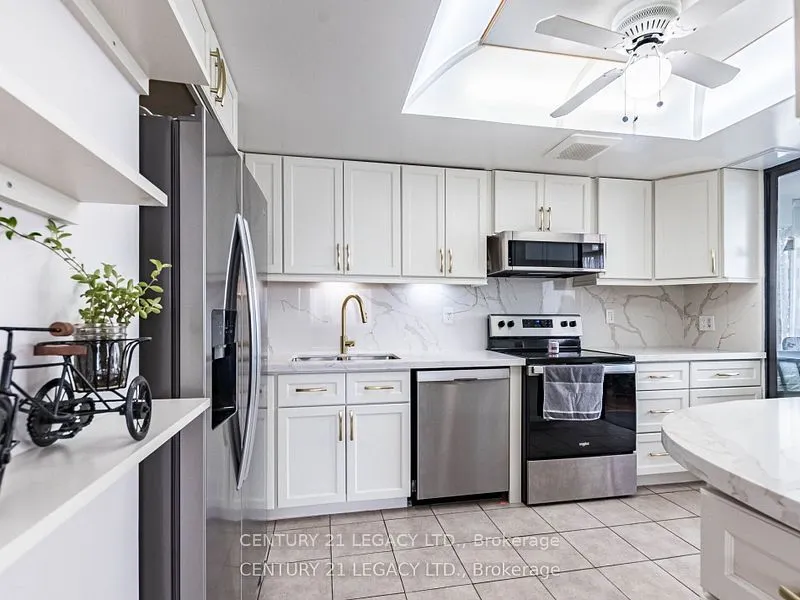 8 Lisa Street E, #1402