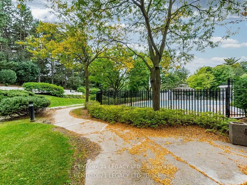 8 Lisa Street E, #1402