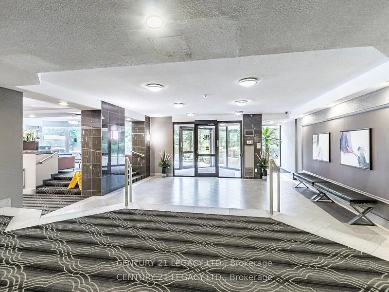 8 Lisa Street E, #1402