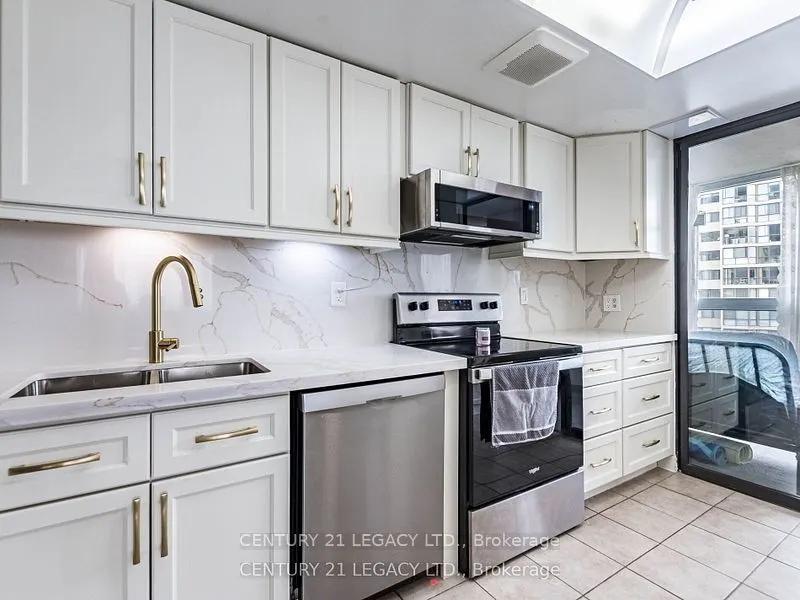 8 Lisa Street E, #1402