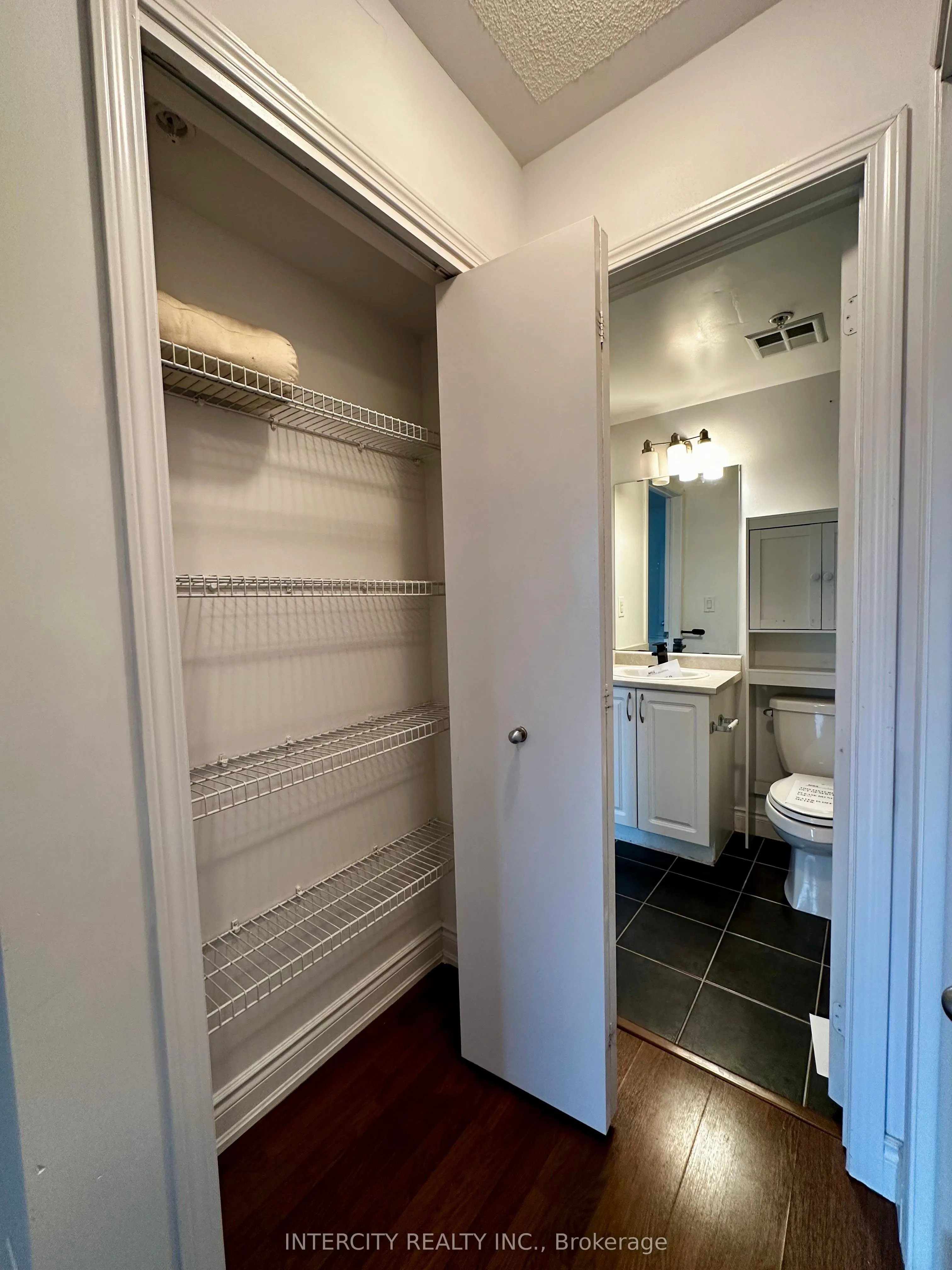 25 Richgrove Drive, #206