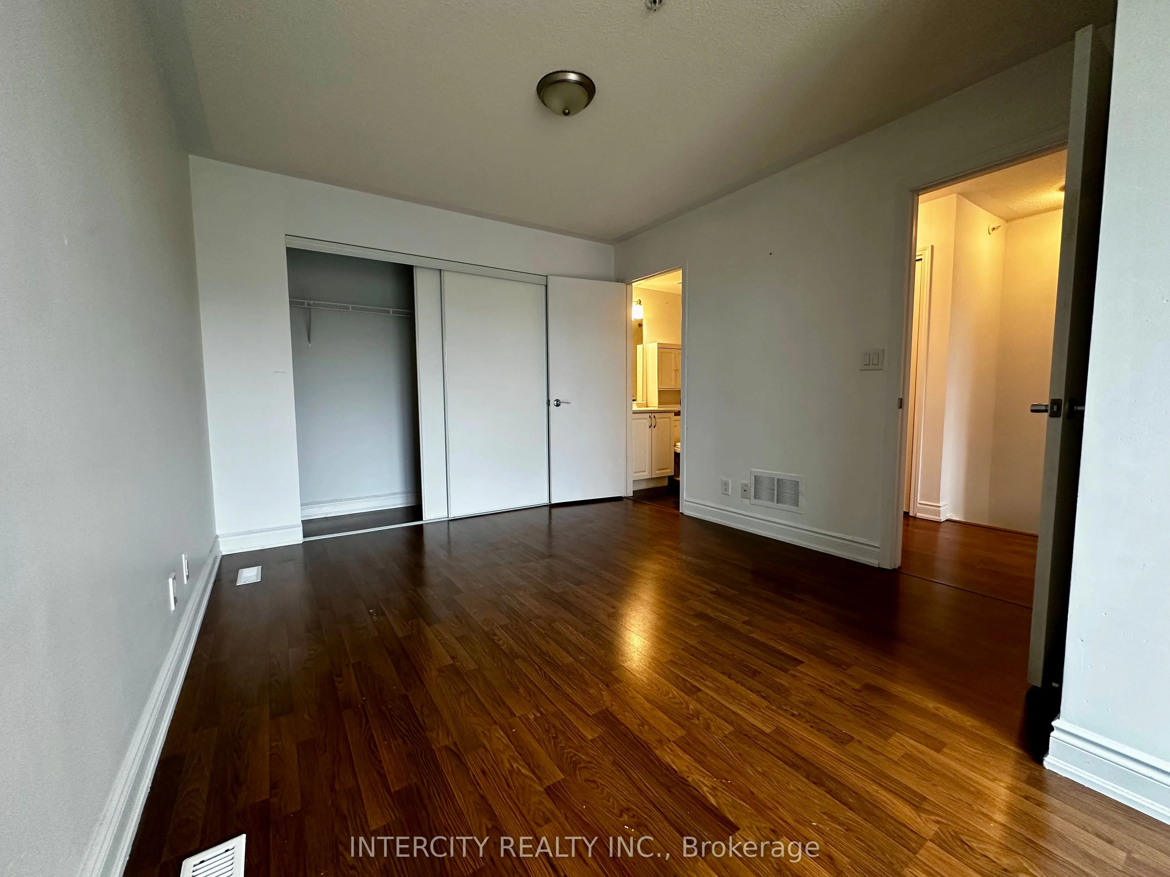 25 Richgrove Drive, #206