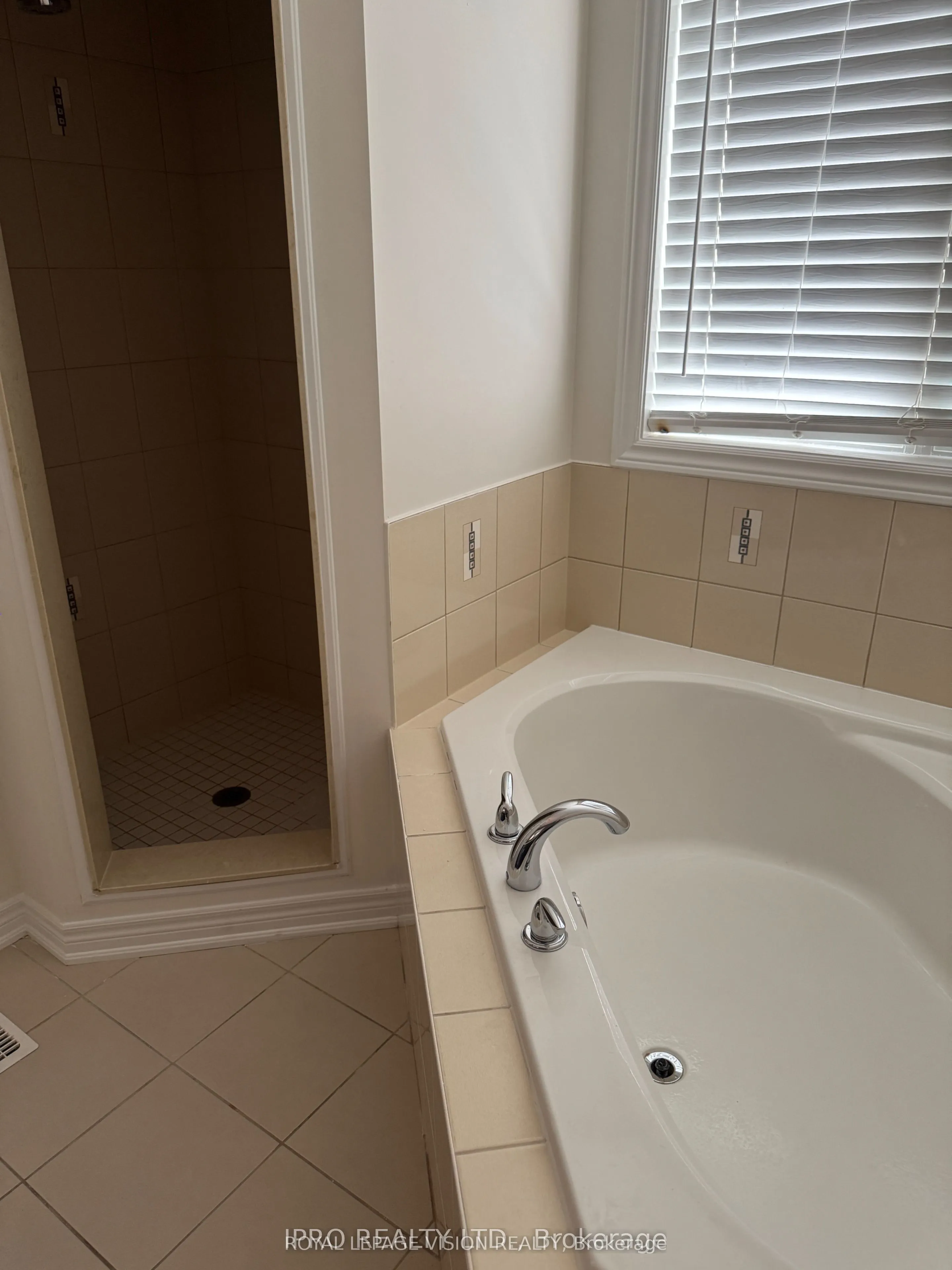893 Transom Crescent