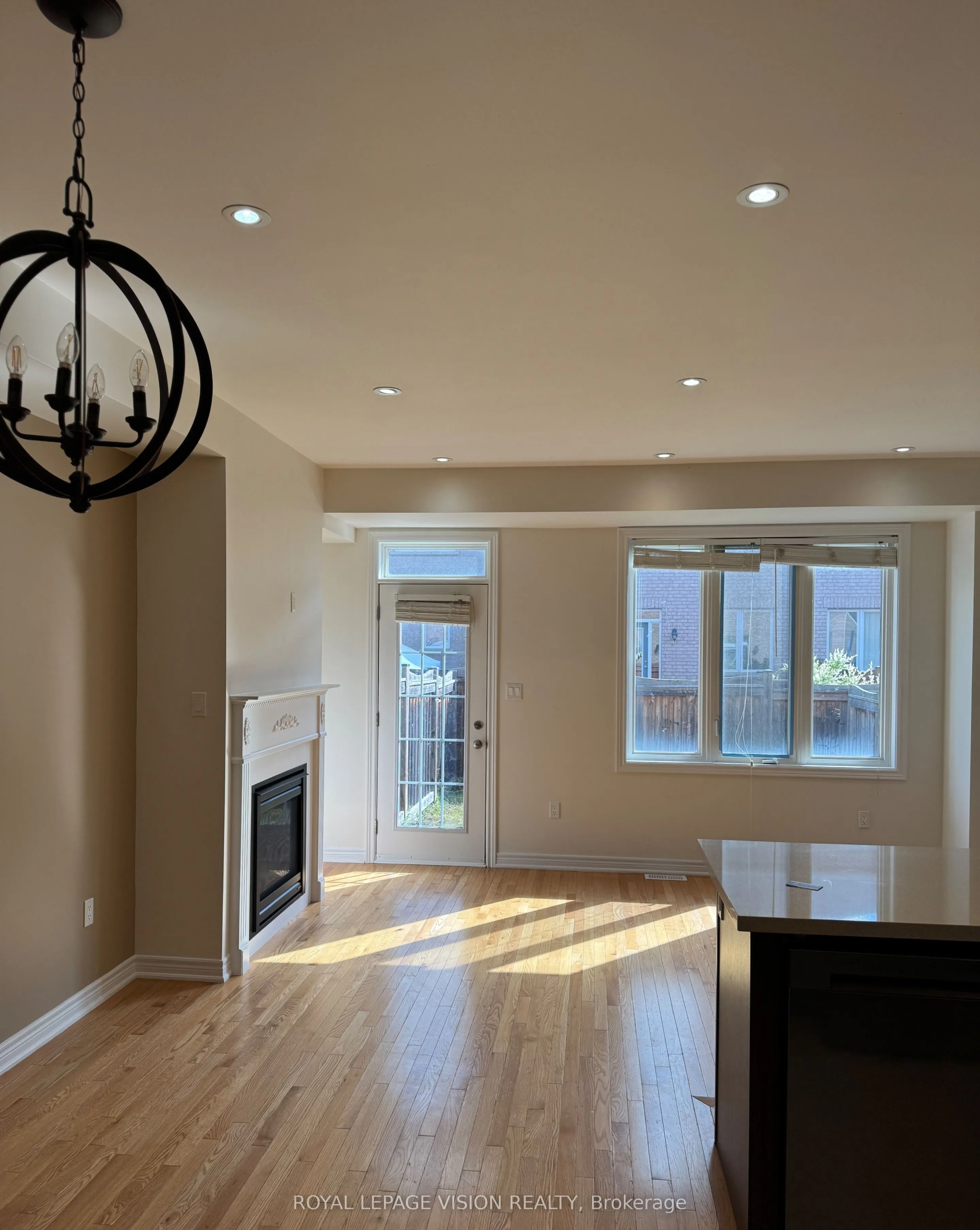 893 Transom Crescent