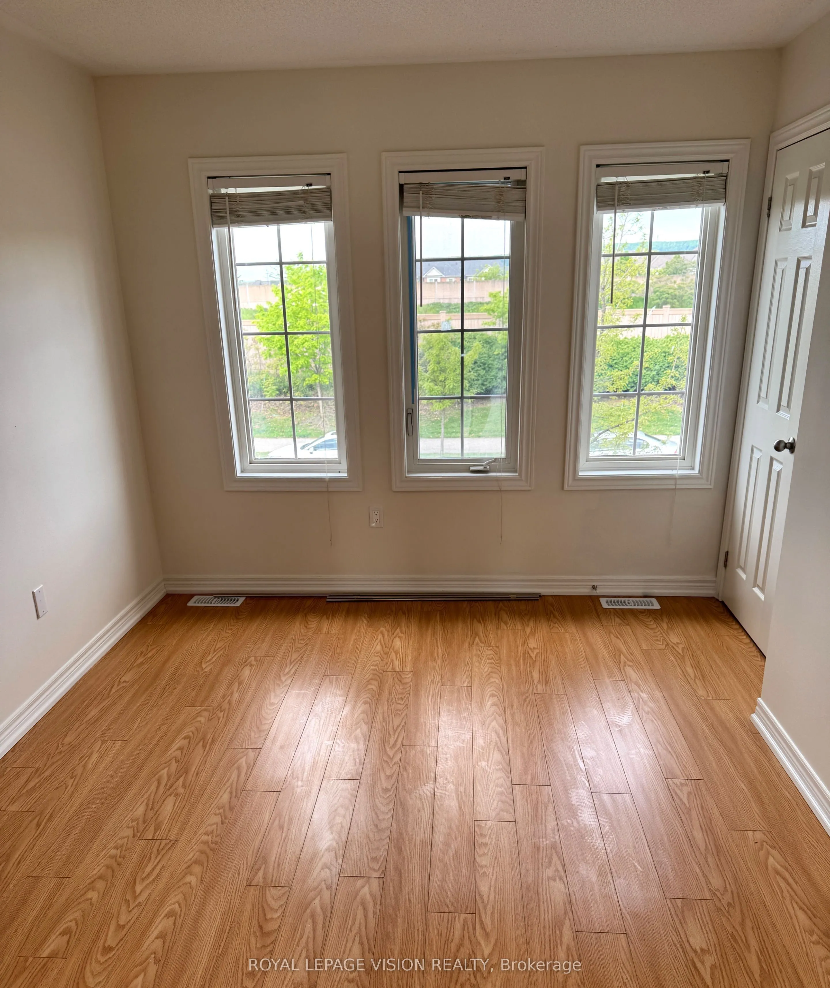 893 Transom Crescent