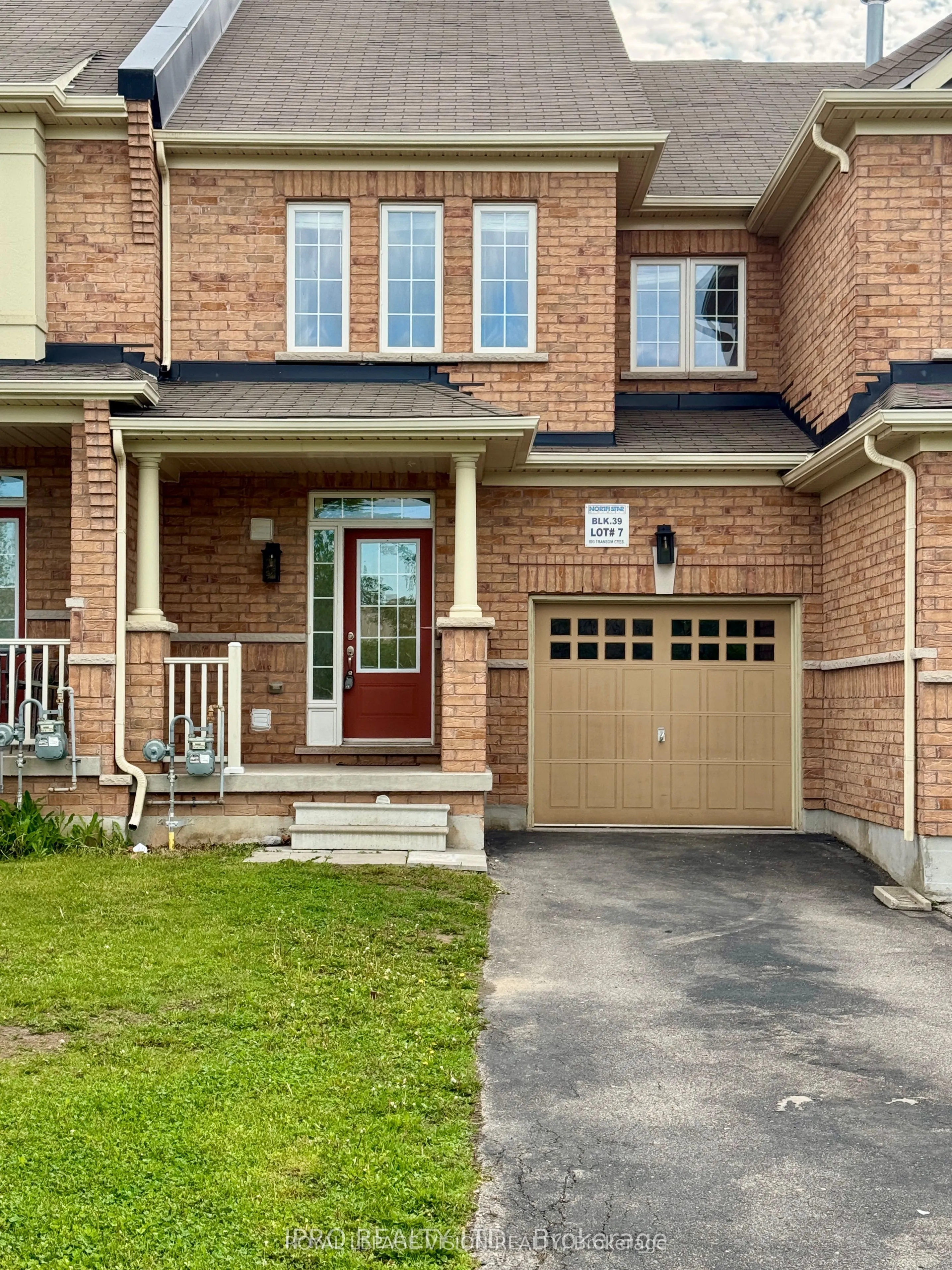 893 Transom Crescent