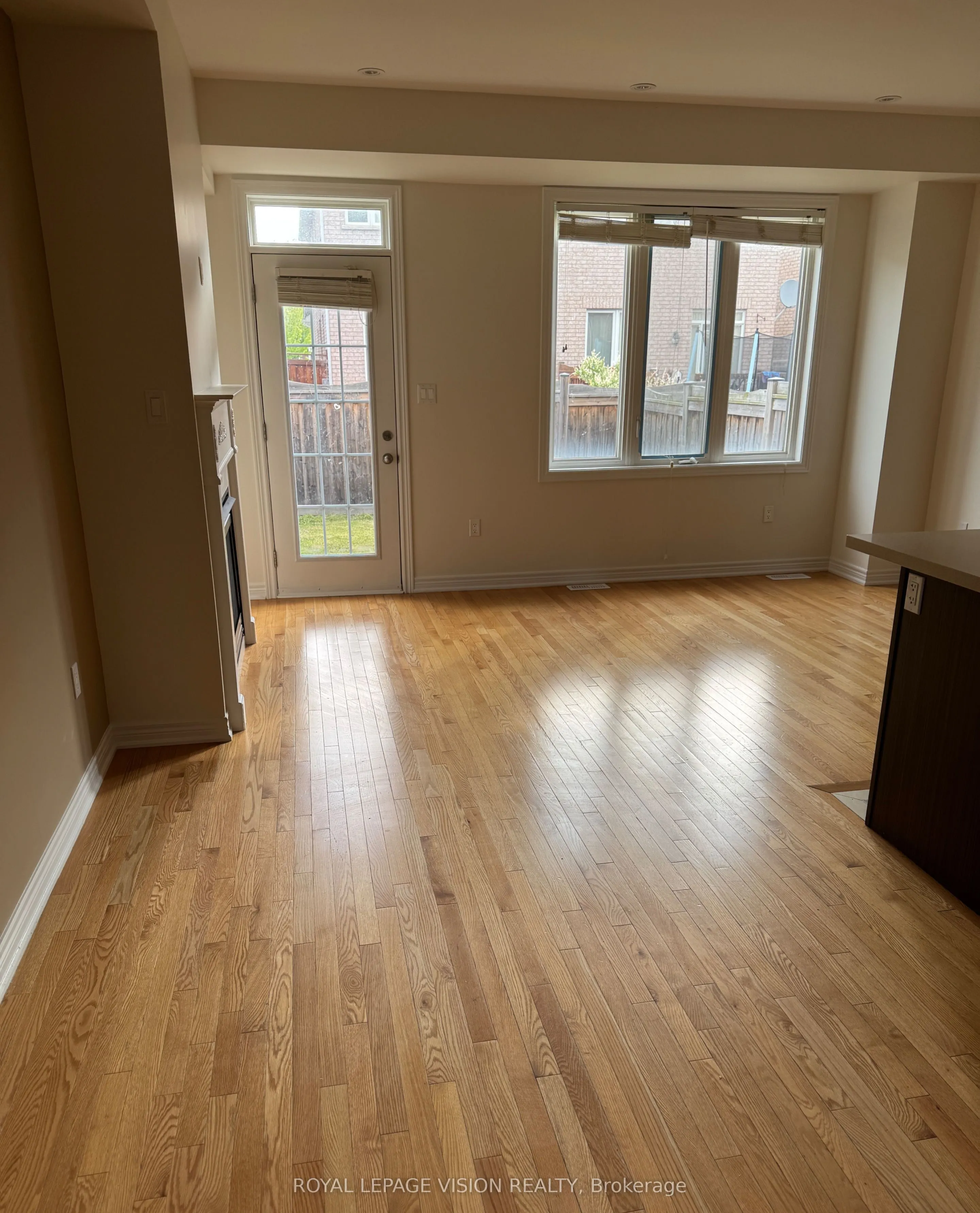 893 Transom Crescent