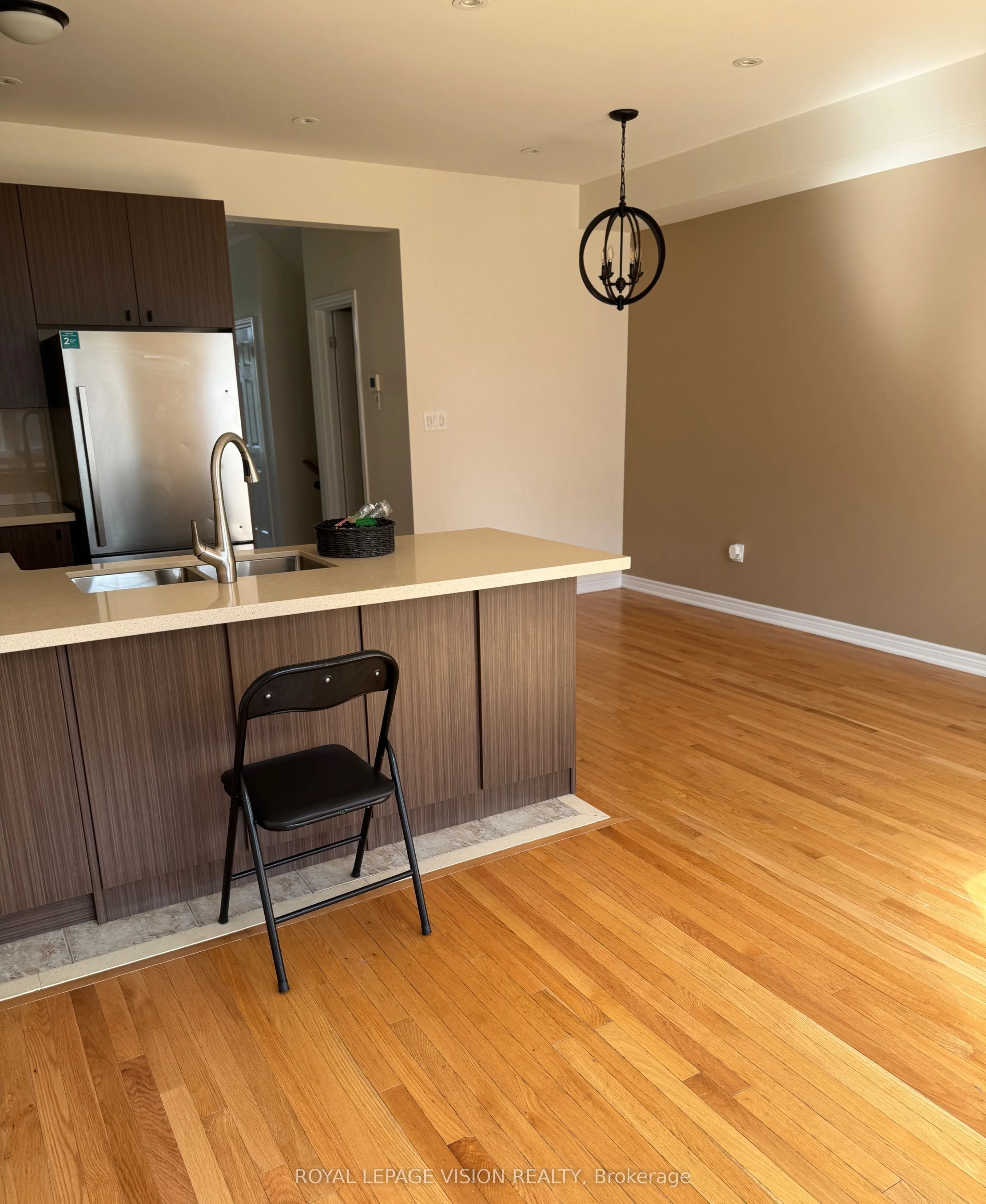 893 Transom Crescent