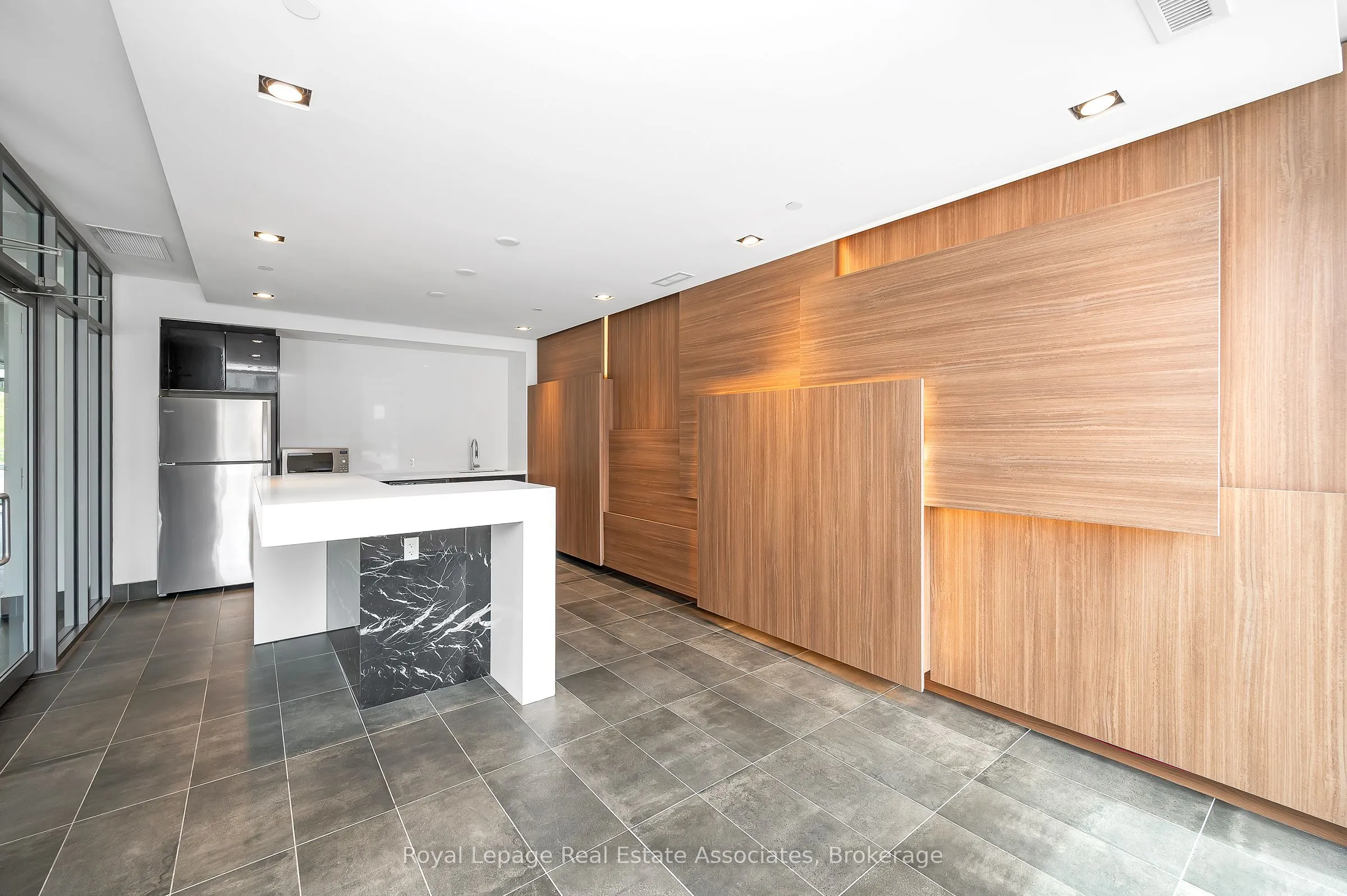5240 Dundas Street, #B412