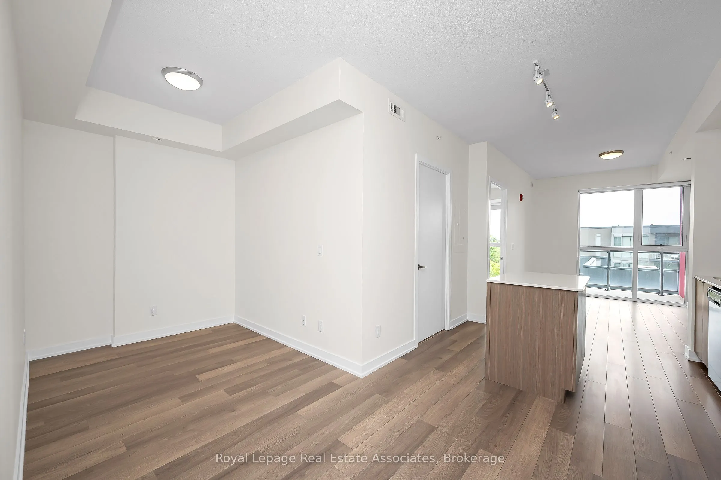 5240 Dundas Street, #B412