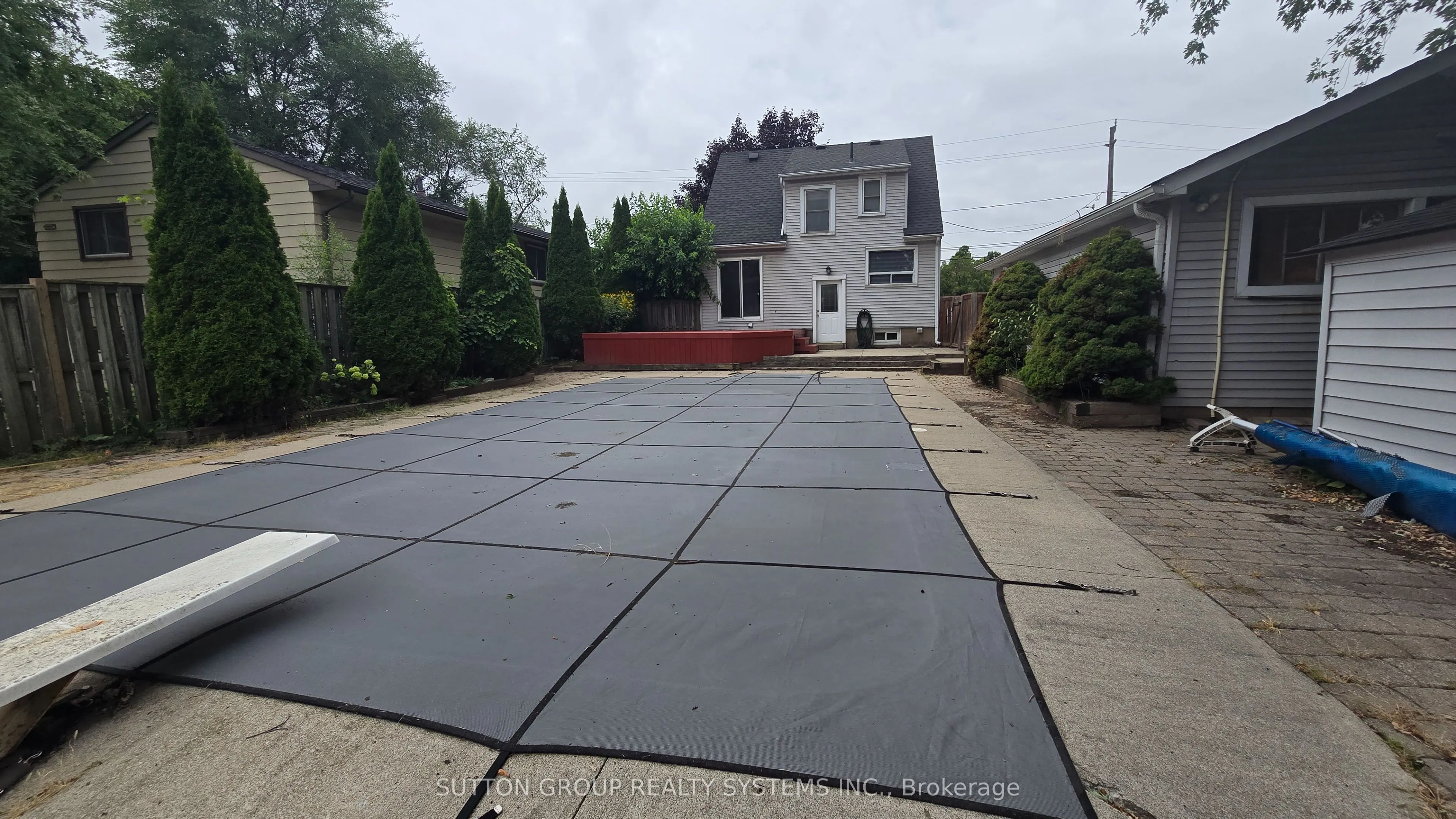 2232 Queensway Drive