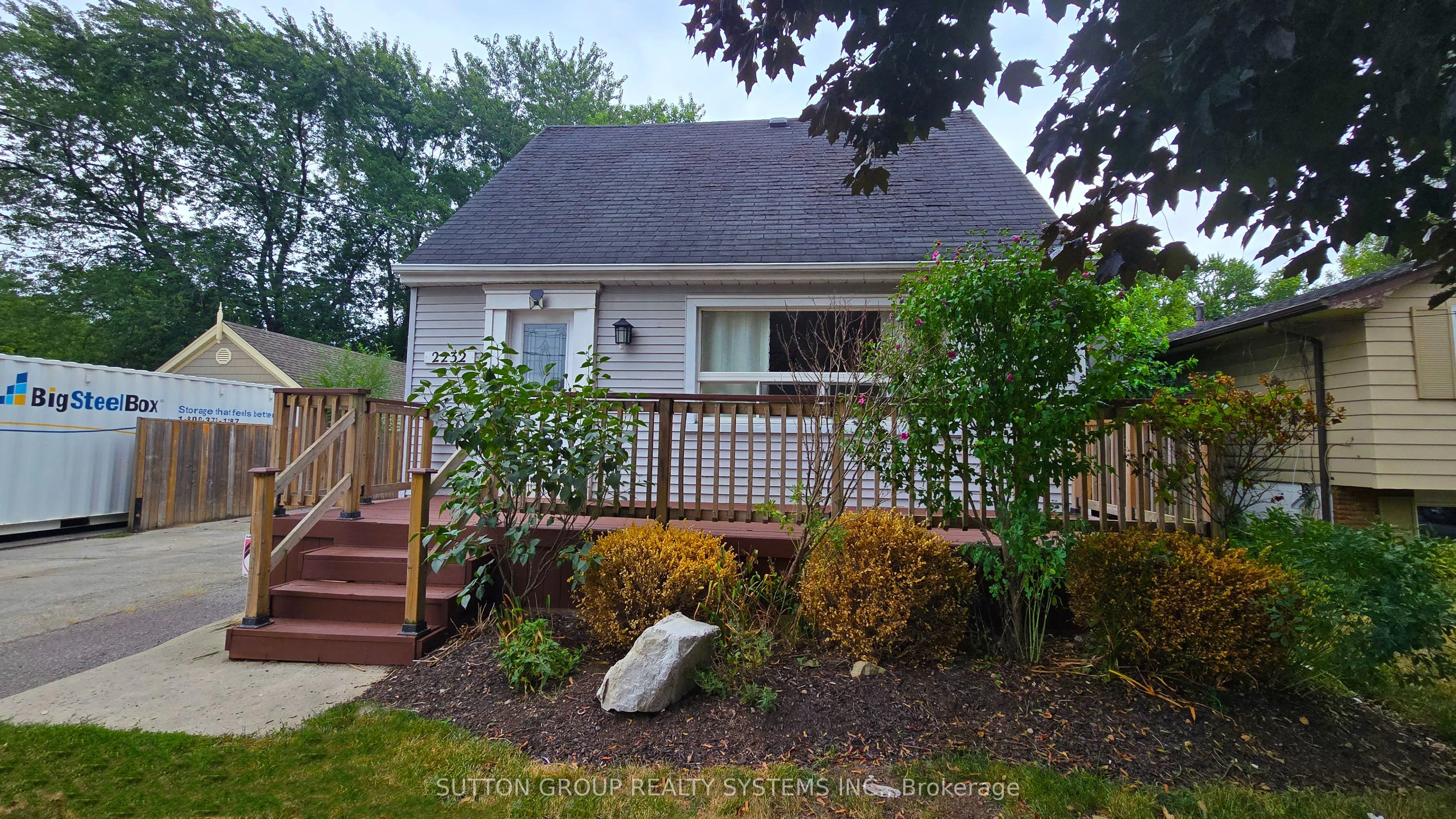 2232 Queensway Drive