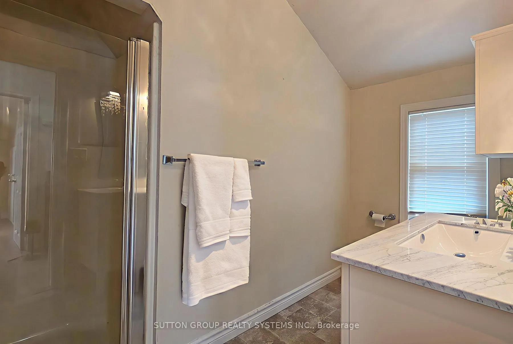2232 Queensway Drive