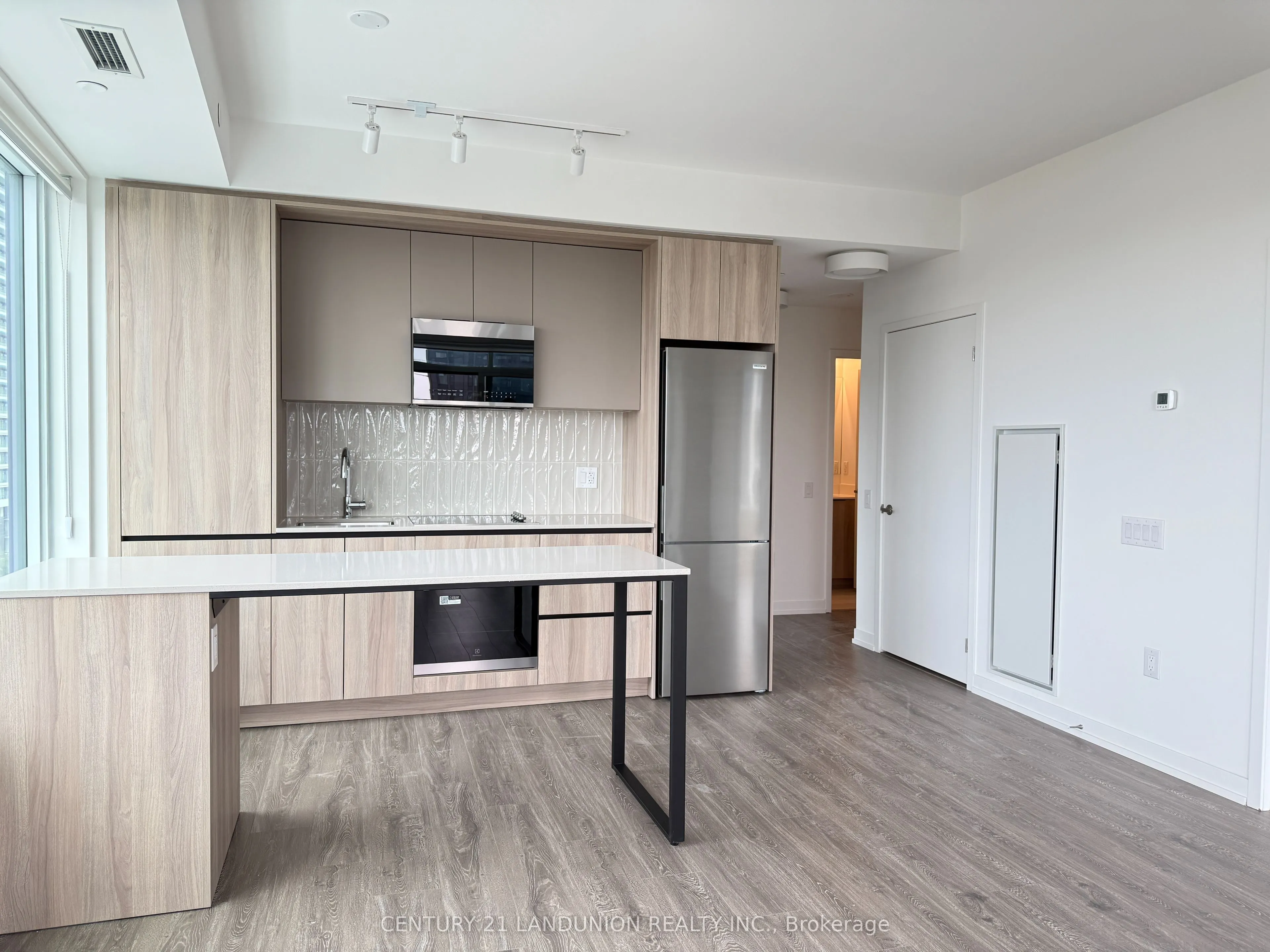 2485 Eglinton Avenue W, #917