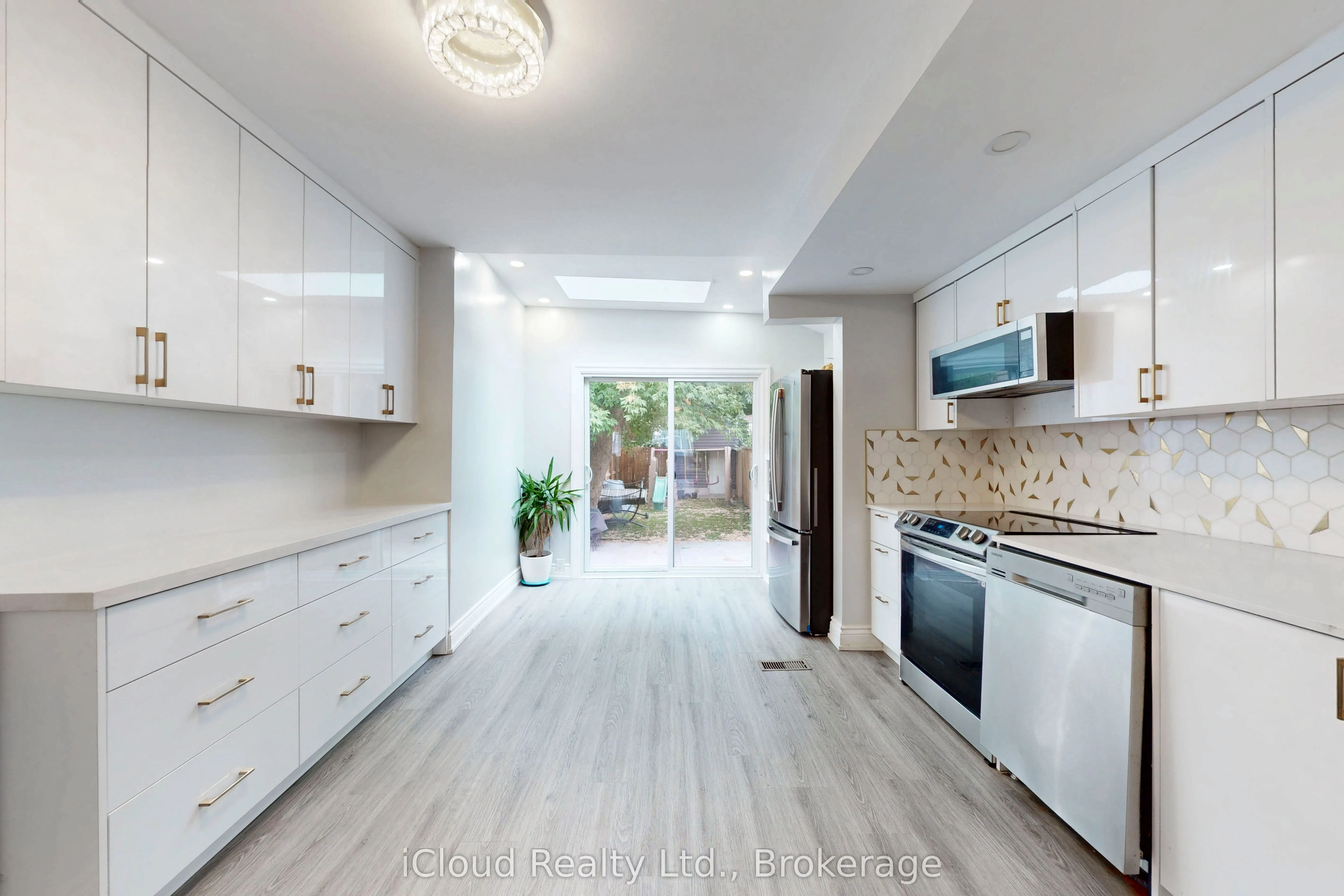 275 Blackthorn Avenue, #Upper