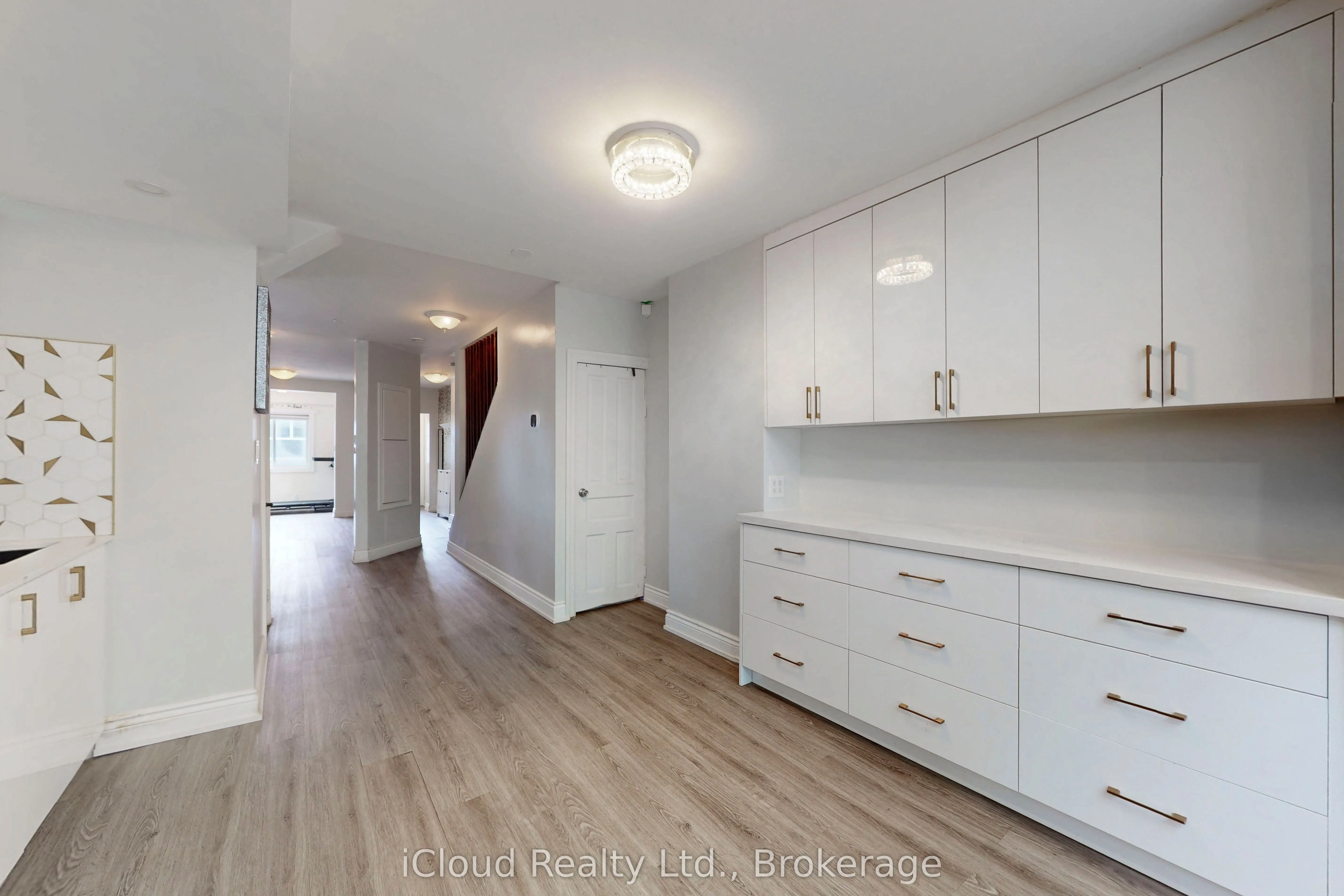 275 Blackthorn Avenue, #Upper