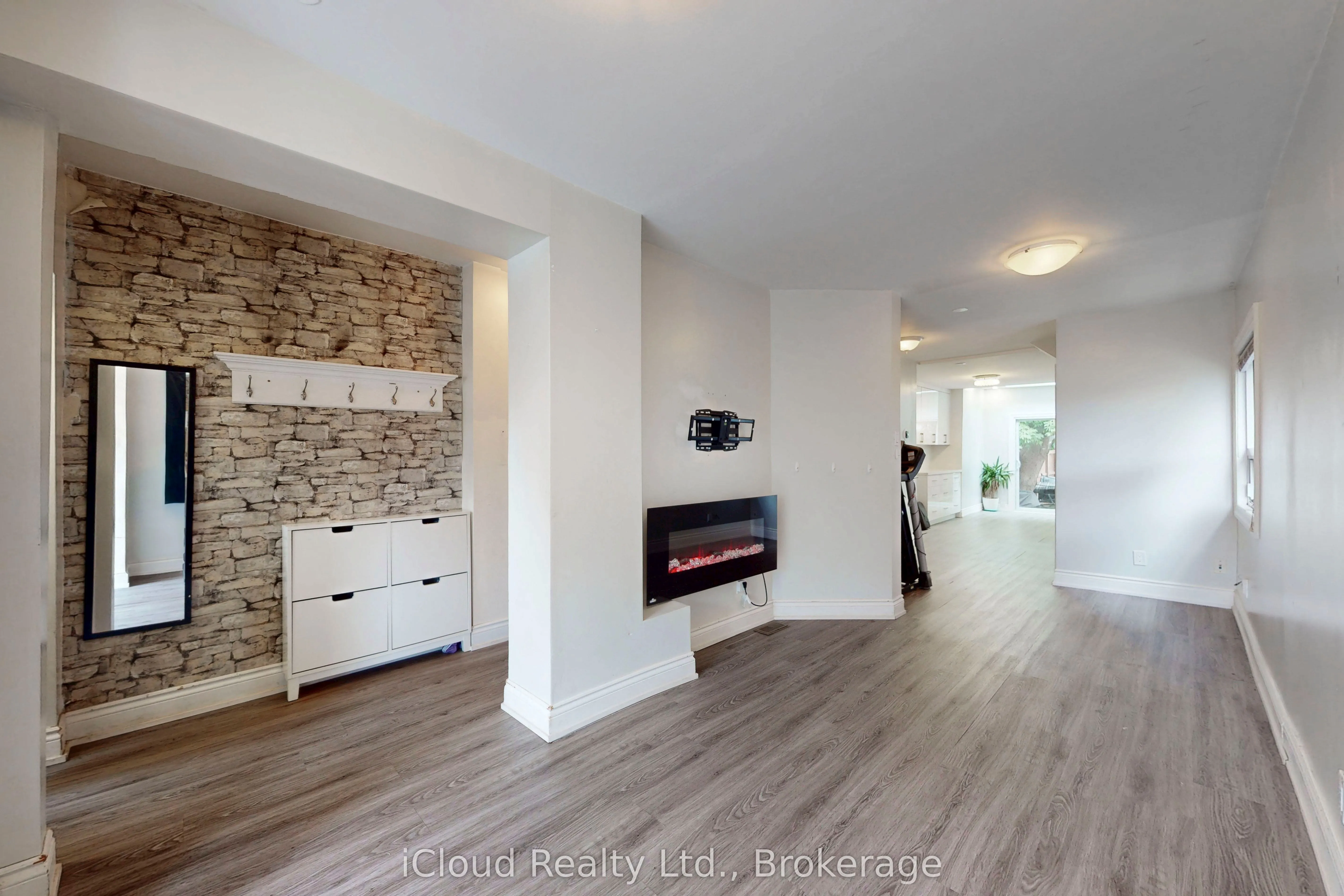 275 Blackthorn Avenue, #Upper
