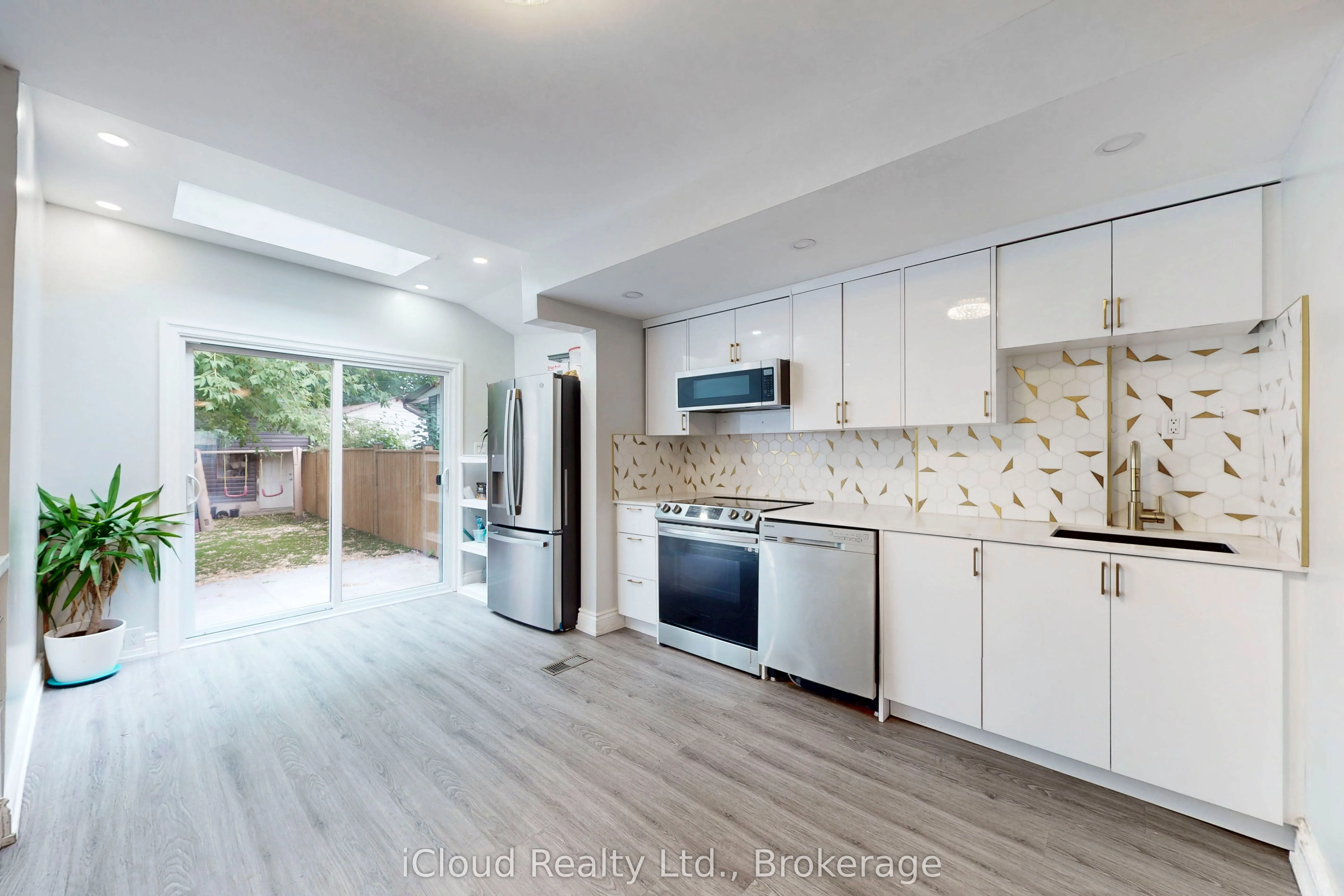 275 Blackthorn Avenue, #Upper
