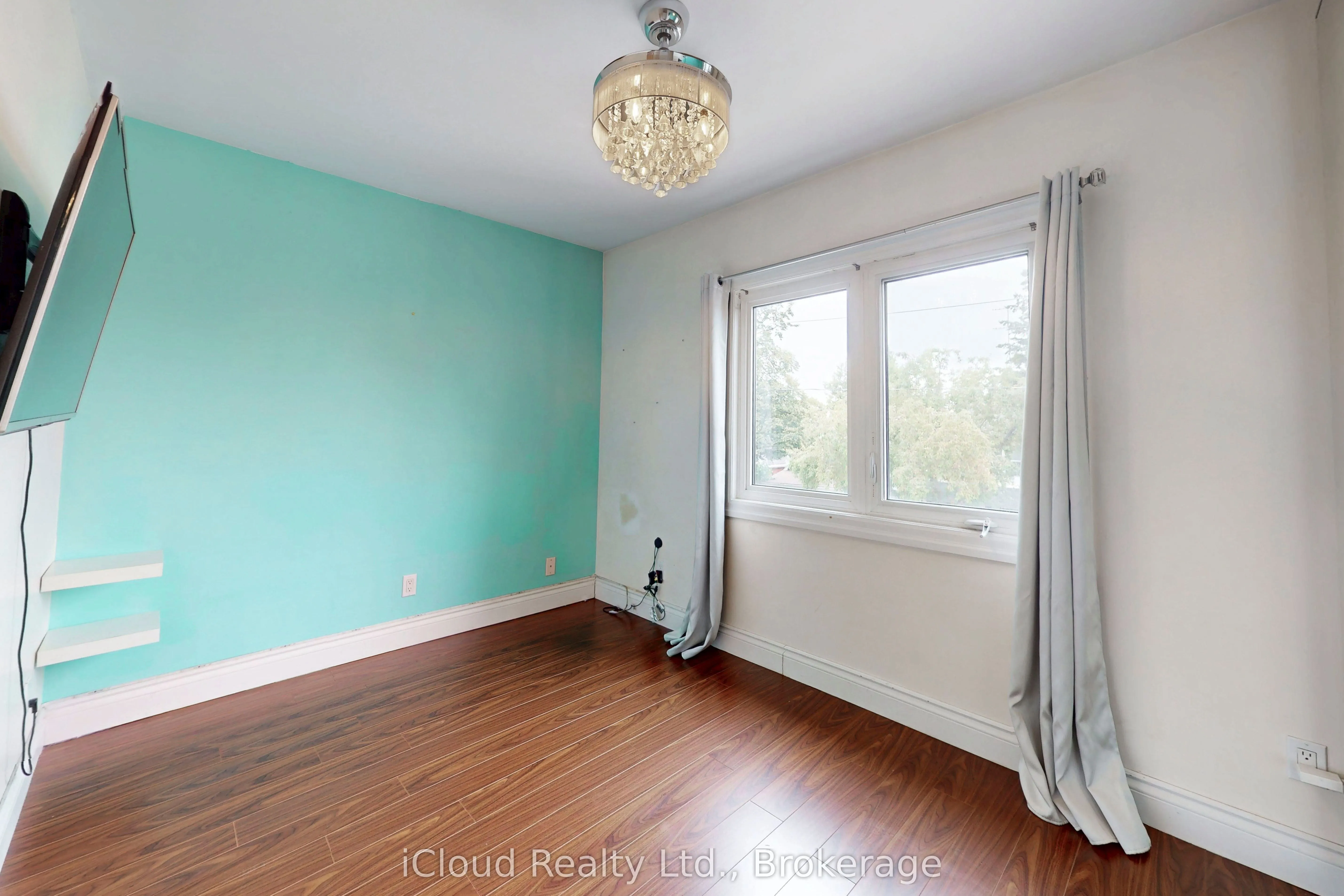 275 Blackthorn Avenue, #Upper