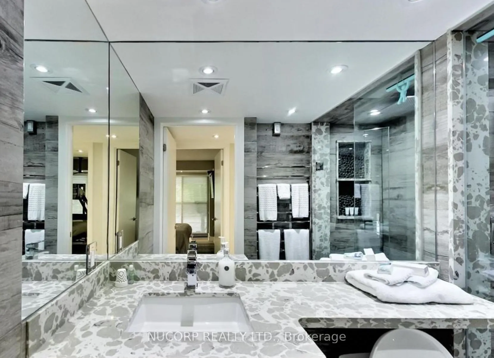 1040 The Queensway, #114