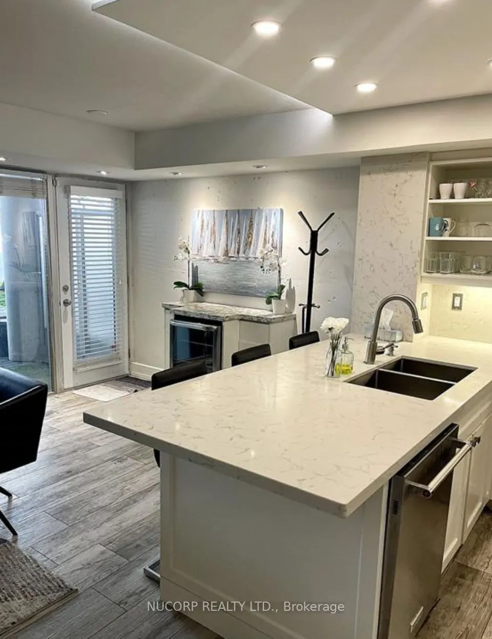 1040 The Queensway, #114
